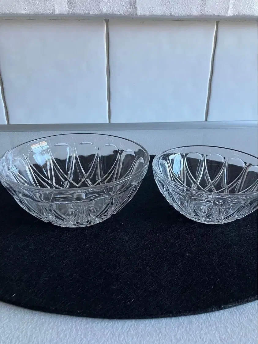 2 glasskåle i fin stand 16 cm og 13 cm Sælges sam