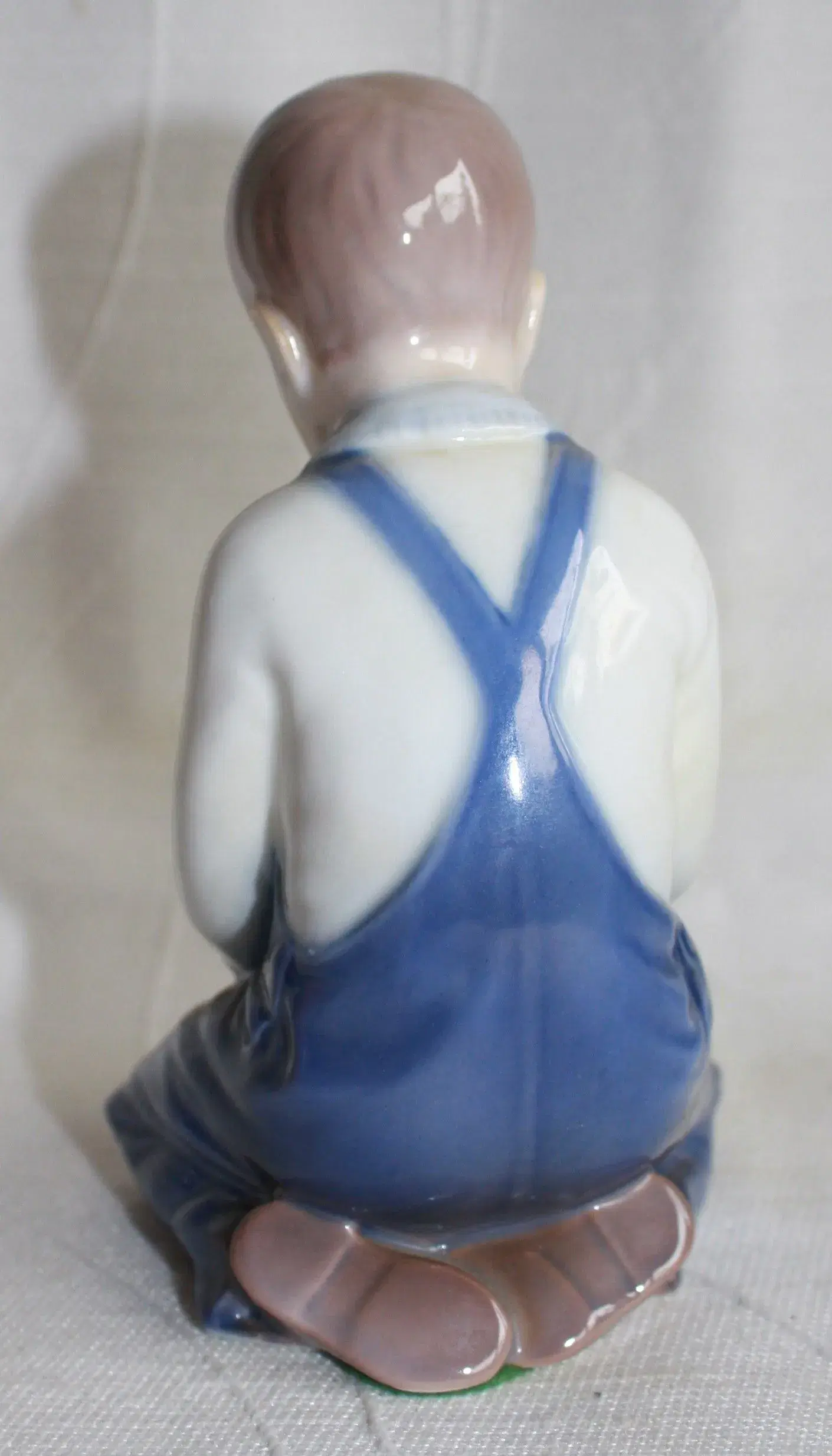 Porcelænsfigur "Dreng med spand" fra BG