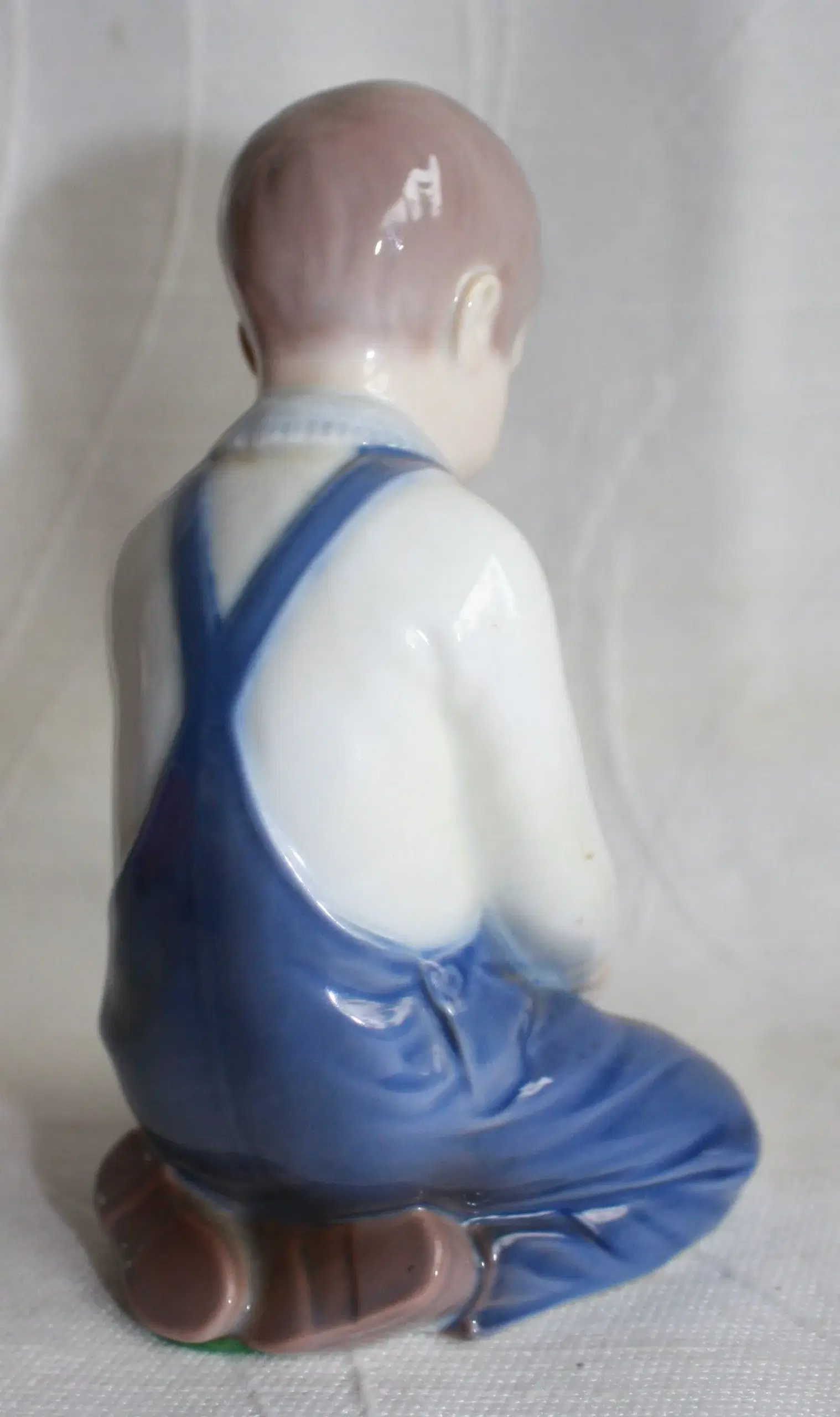 Porcelænsfigur "Dreng med spand" fra BG