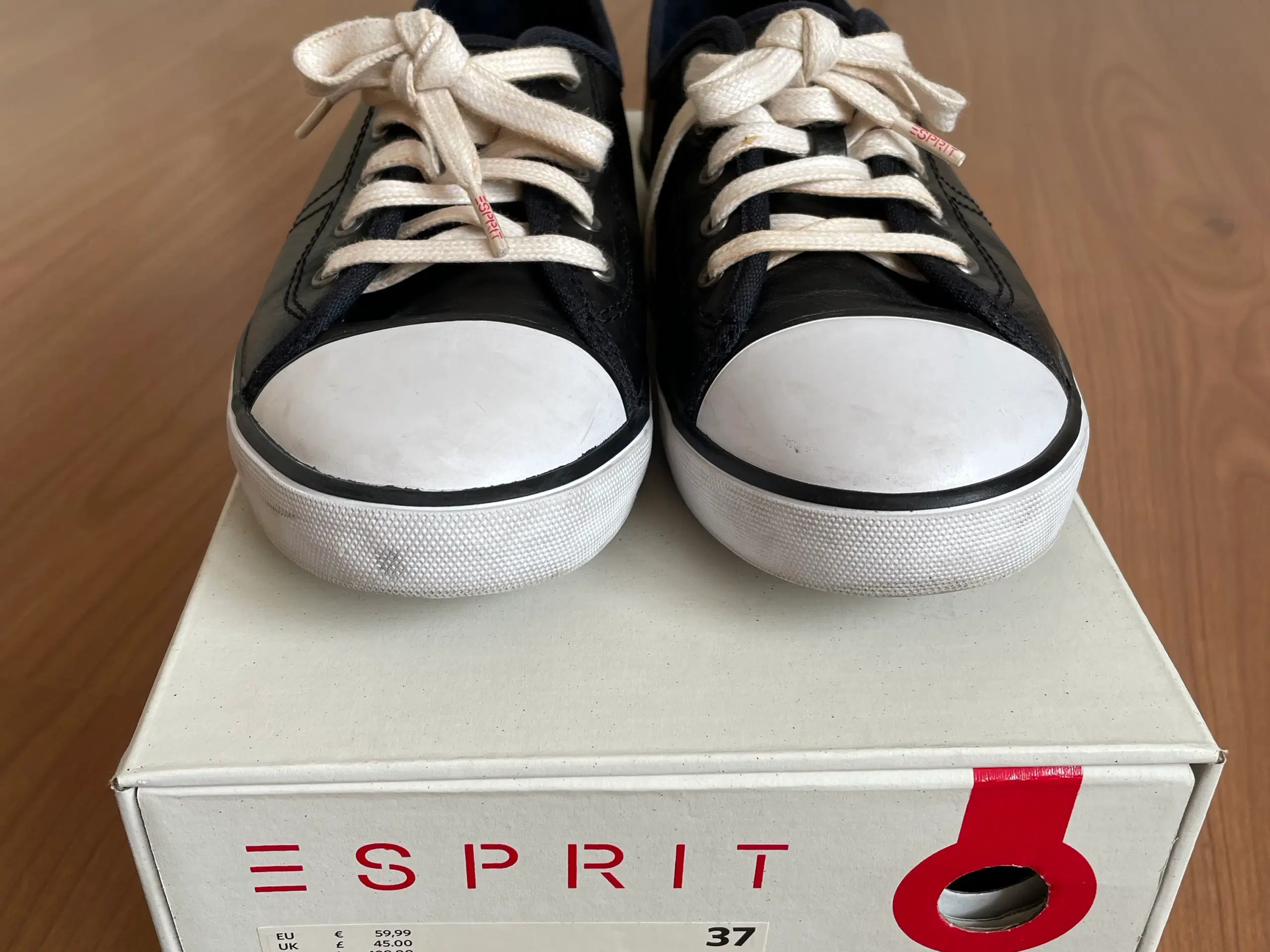 ESPRIT Sneakers - sorte med hvid snude - str 37