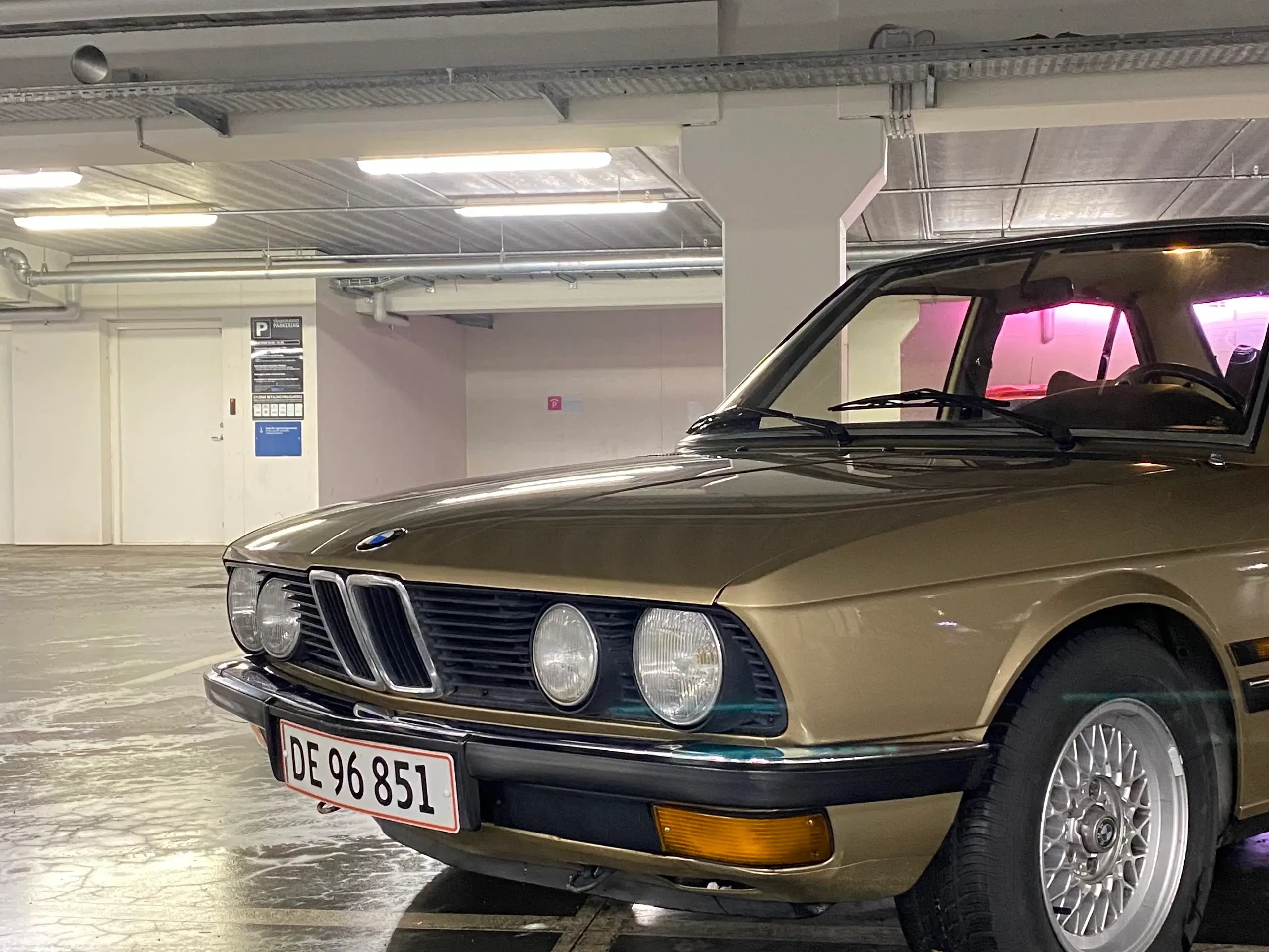 Bmw e28 518 - nyrenoveret motor