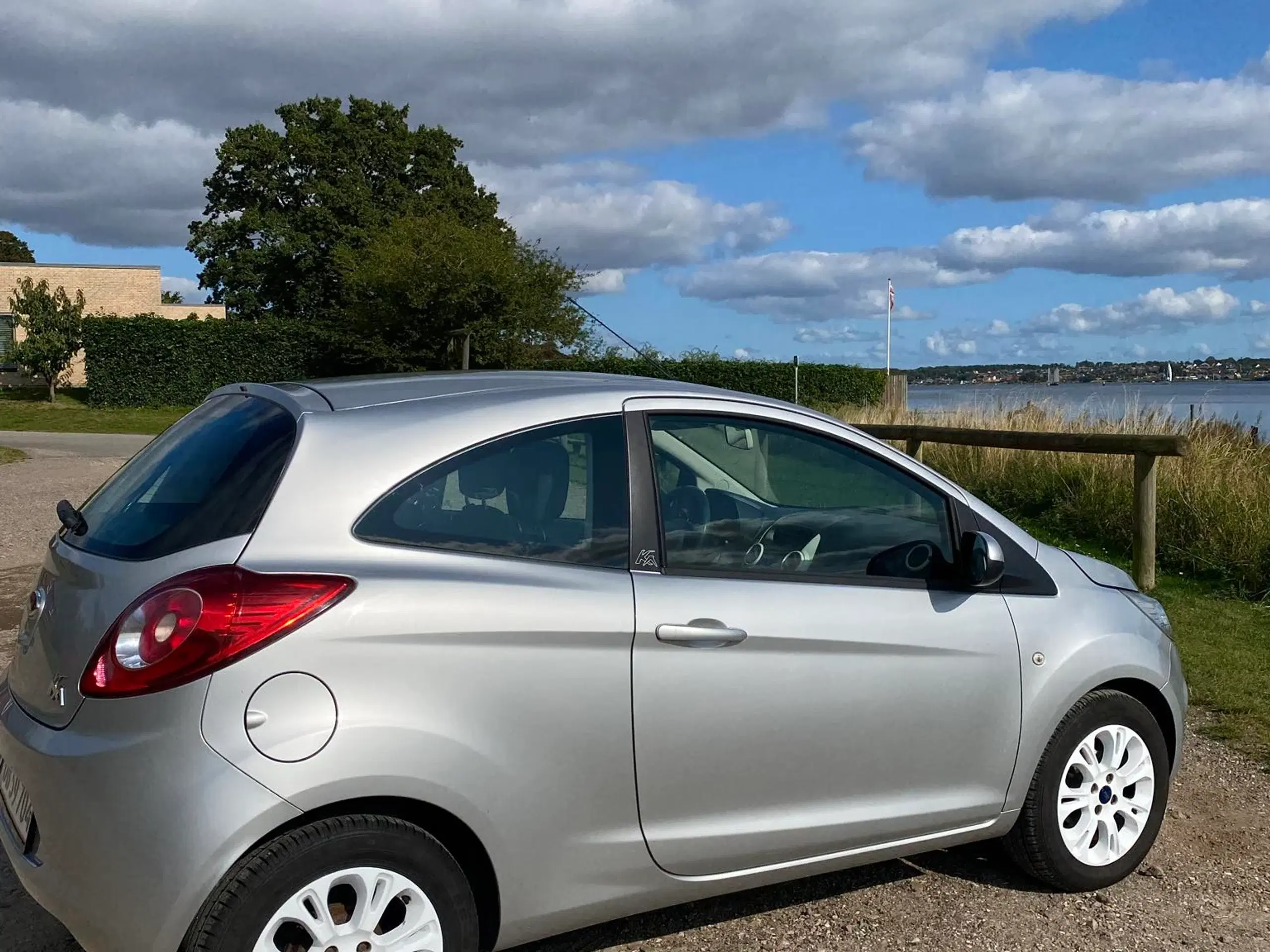 Økonomisk FORD KA sælges - 2013 model