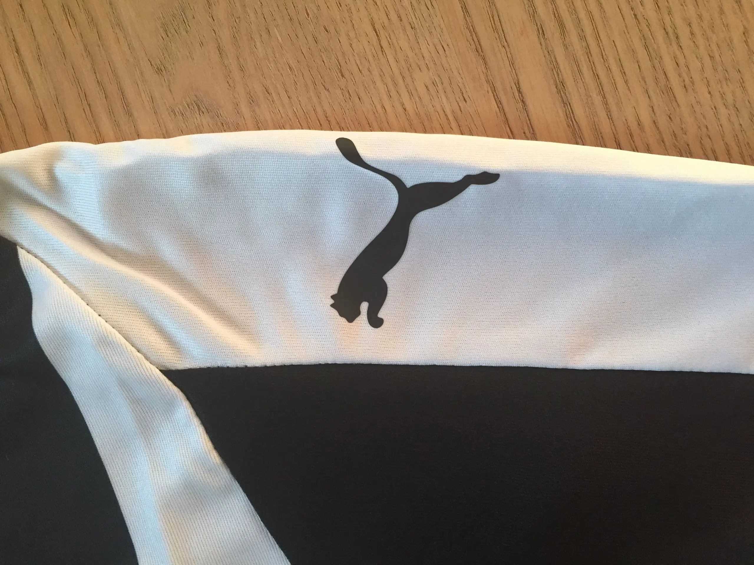 NY stribet Puma t-shirt (7-8 år)