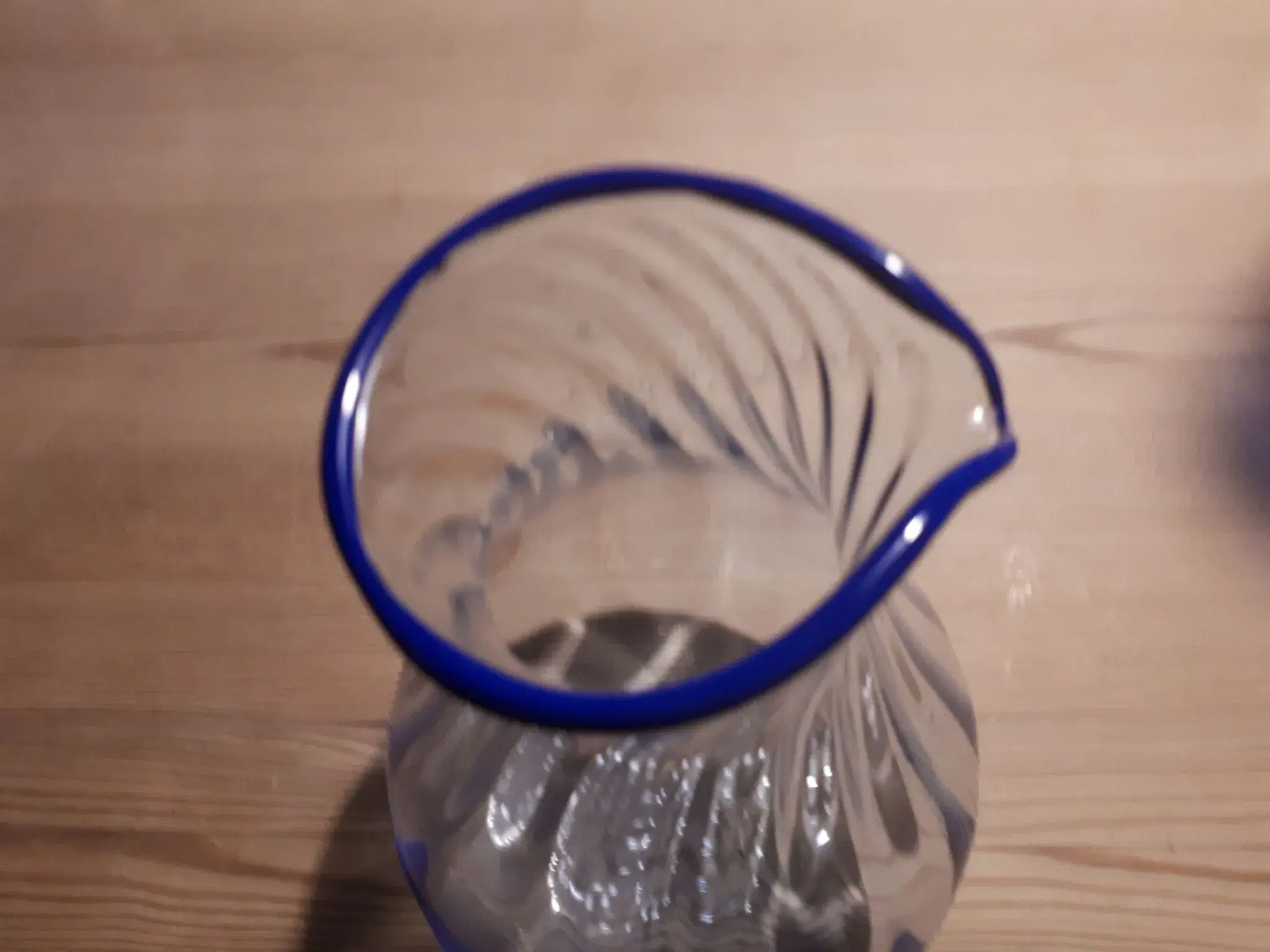 Glas kande eller vase håndpustet