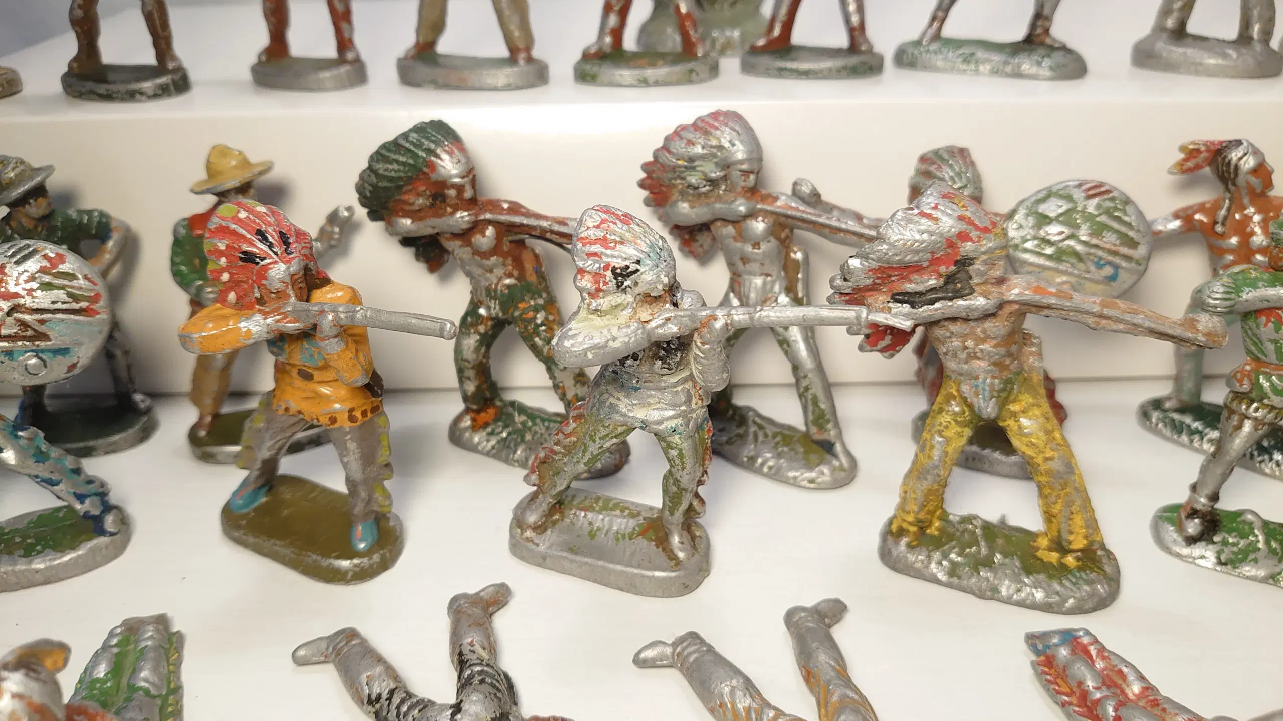 33 stk Krolyn aluminiumsfigurer Ca 1950