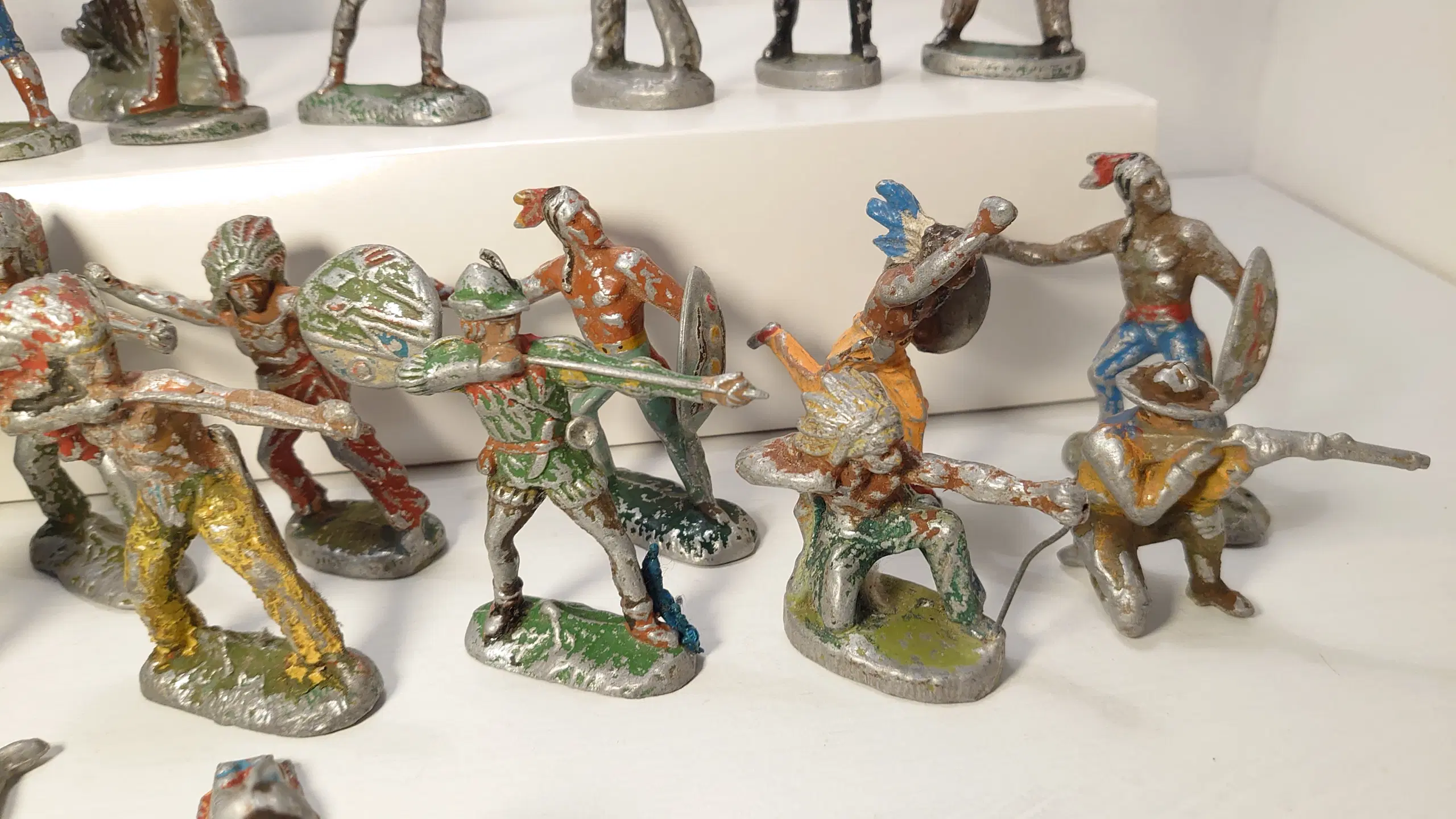 33 stk Krolyn aluminiumsfigurer Ca 1950