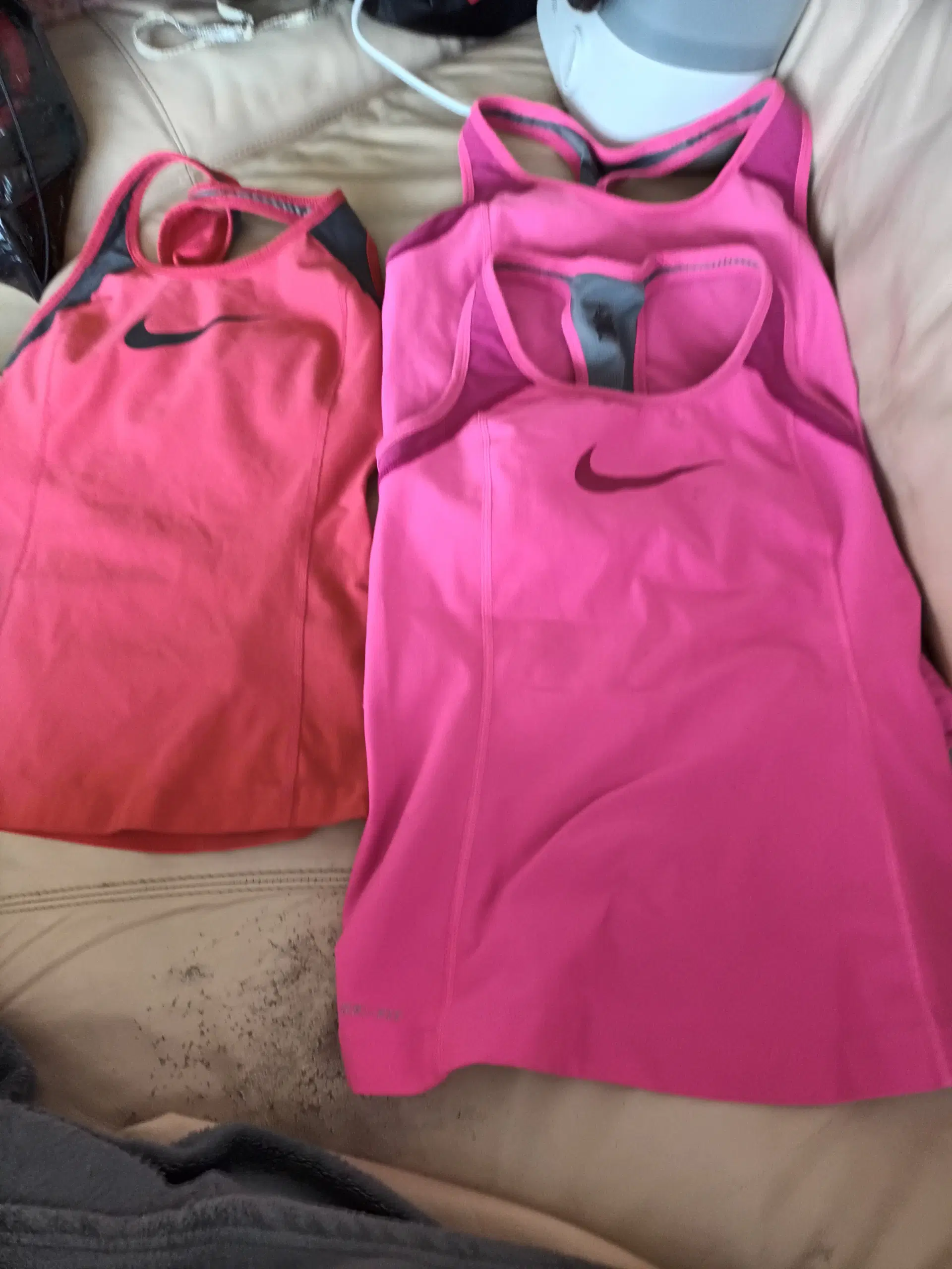 3 FLOTTE NIKE FITNESS BLUSER/ TOPPE STR M