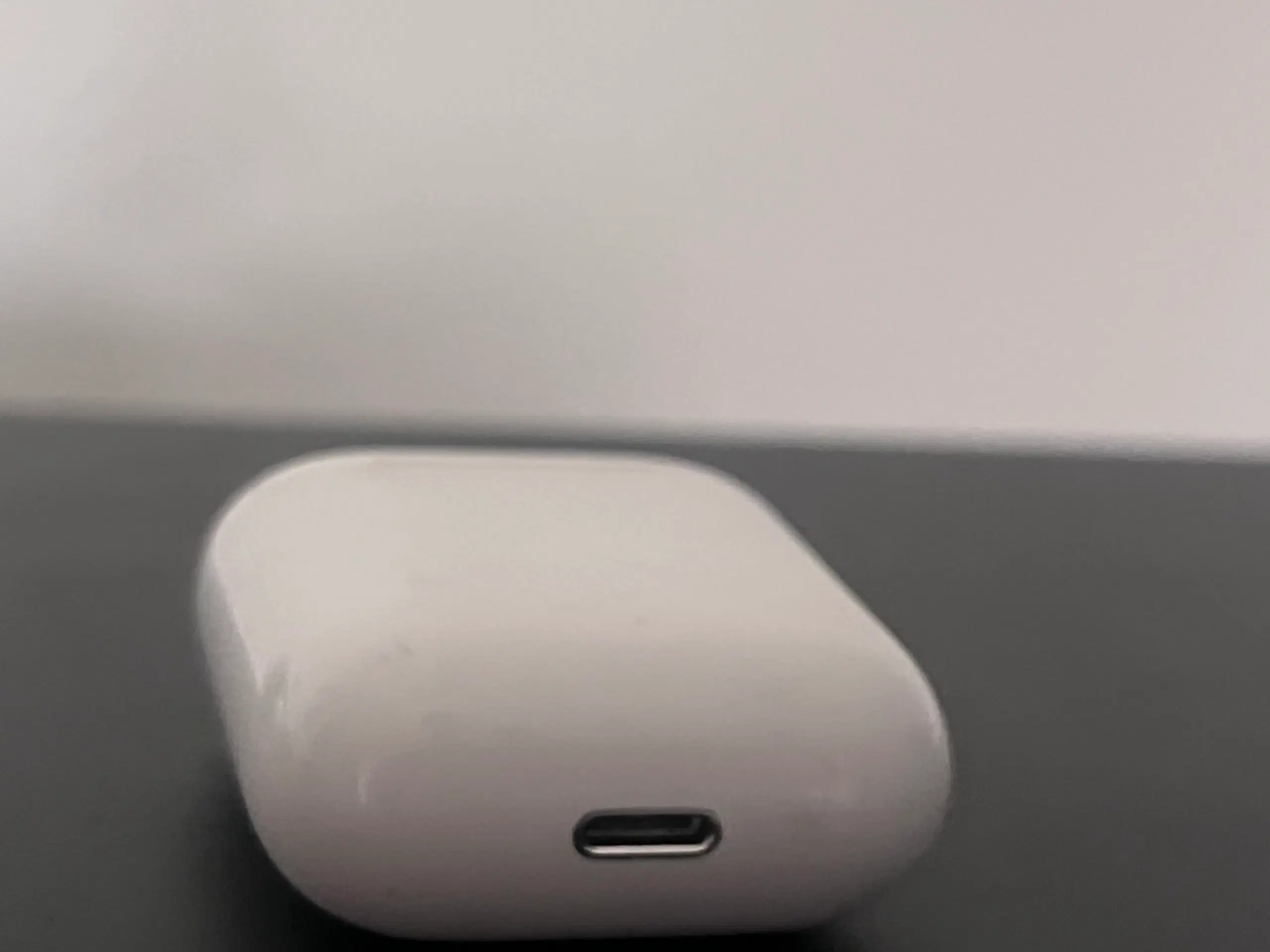 AirPods gen 2