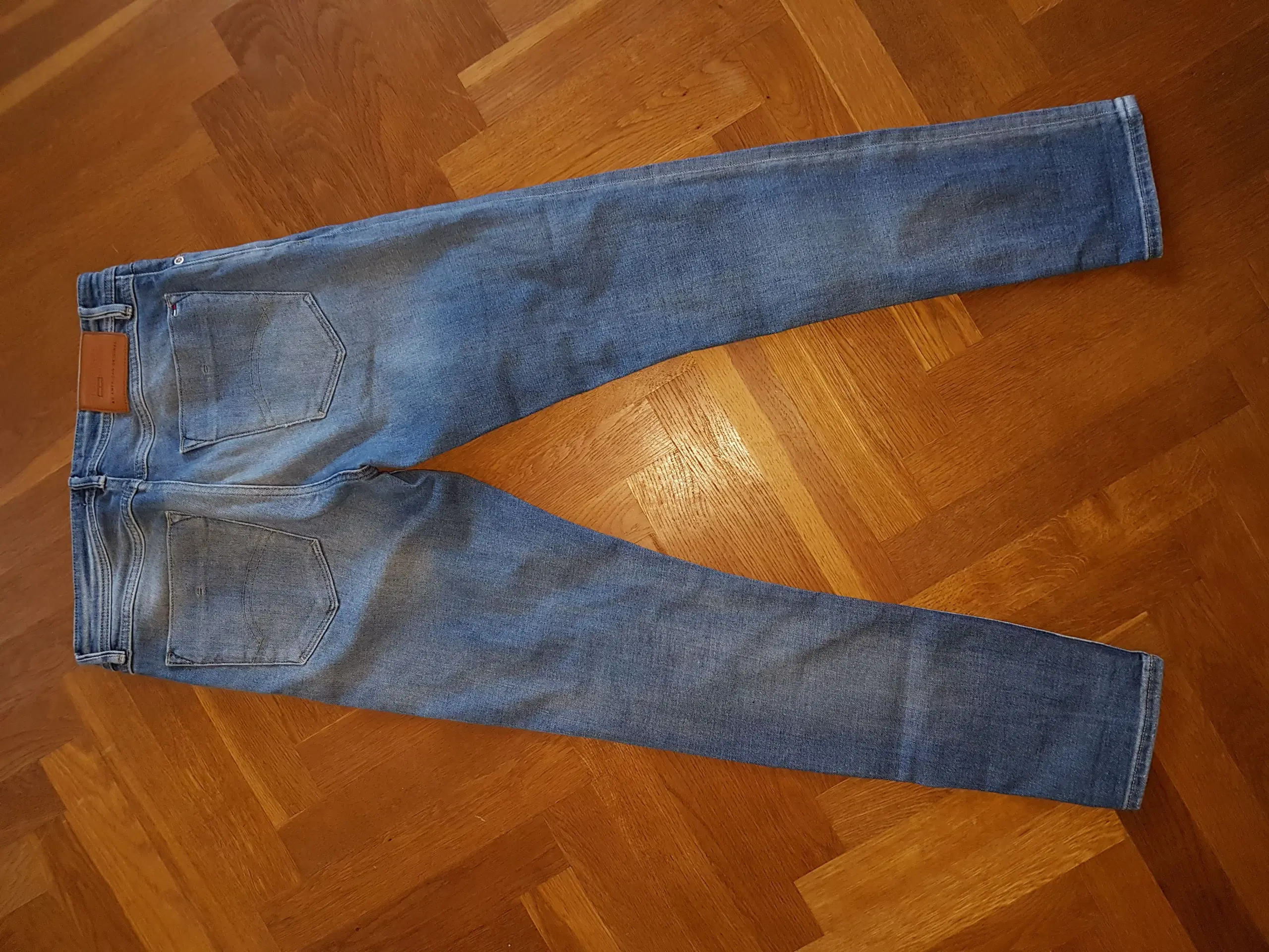 Hilfiger denim w30 L32 kr 149