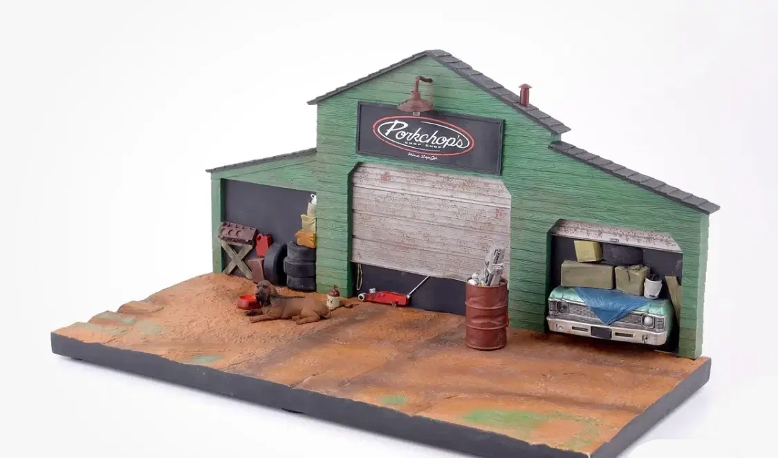 1:18 Pork Chop Chop Diorama Garage