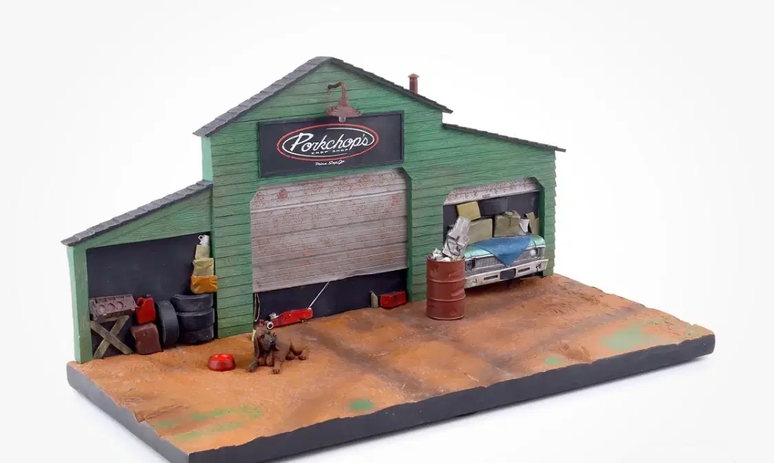 1:18 Pork Chop Chop Diorama Garage