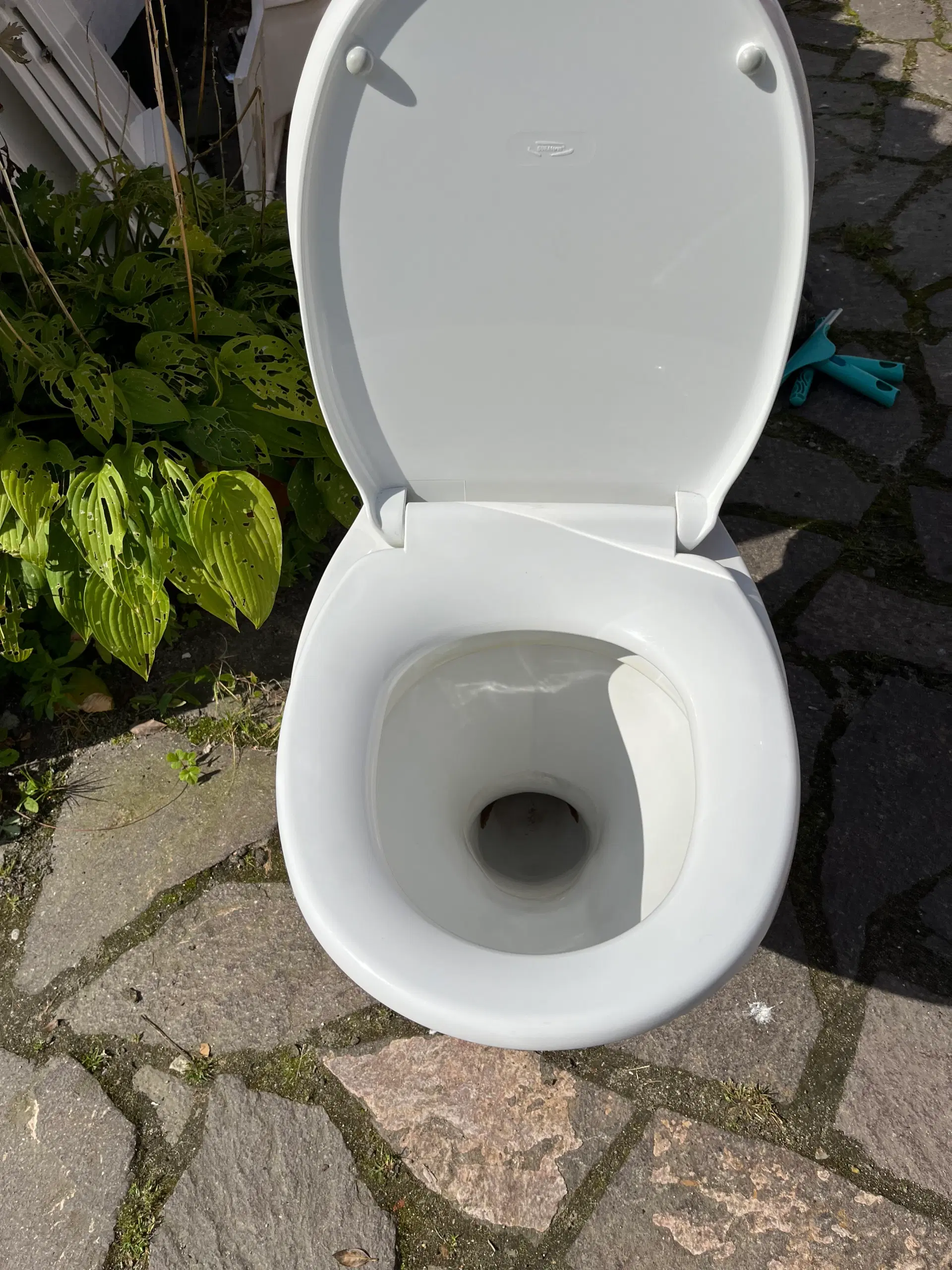 Badeværelsesarrangement med toilet