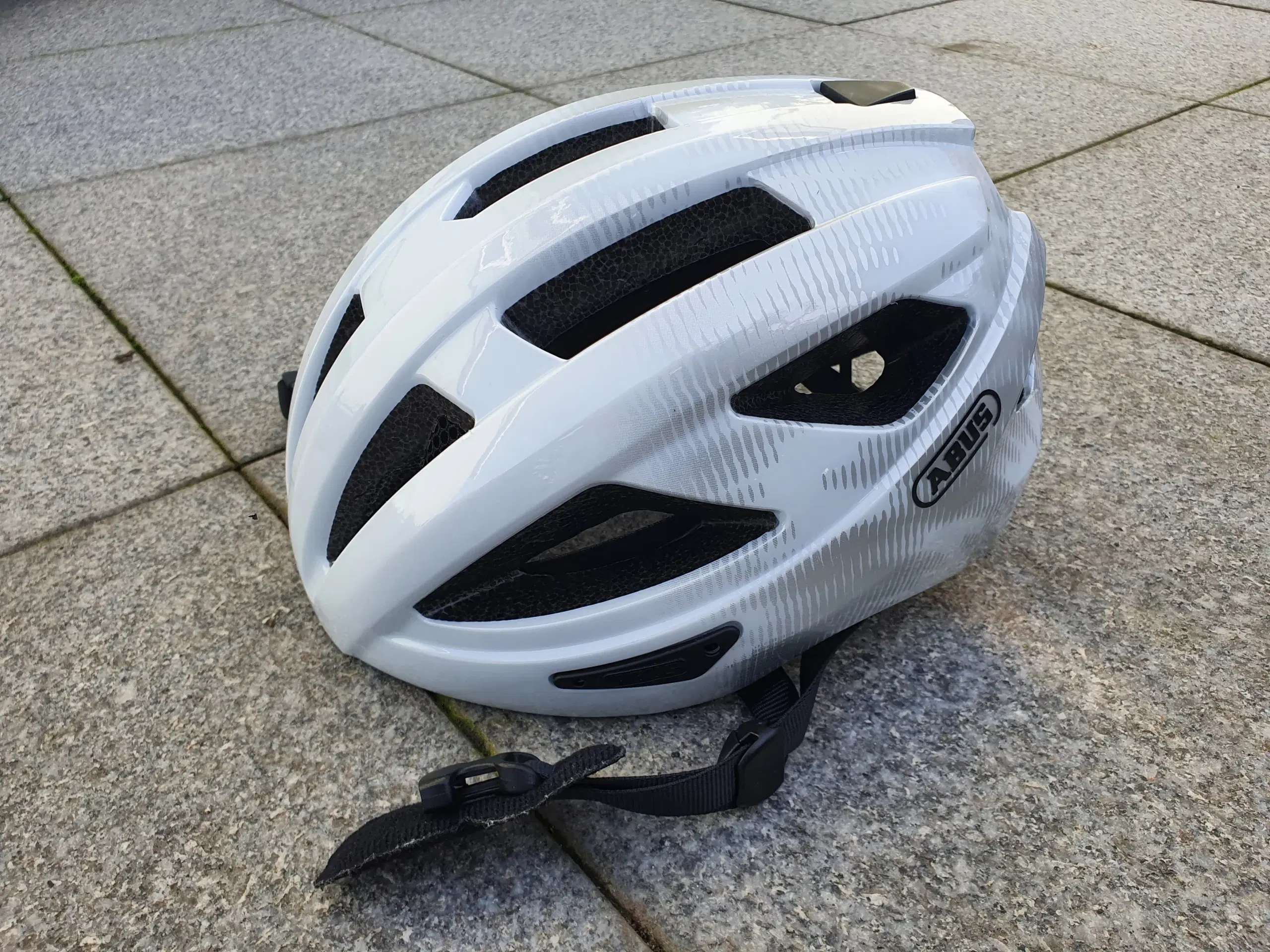 ABUS cykelhjelm