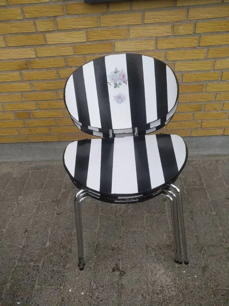 3 fine zebrastribede stabelstole