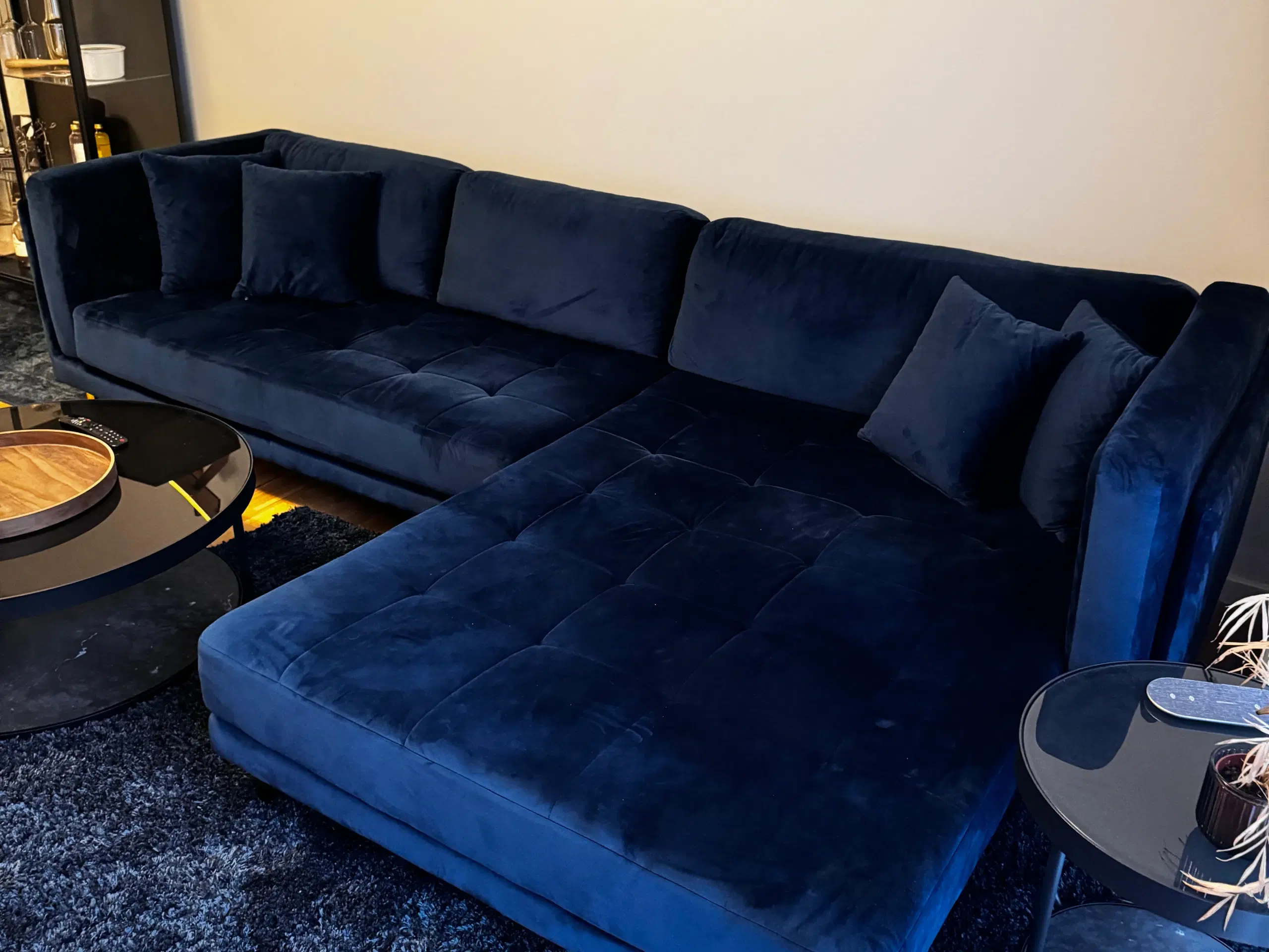 Sofa i blå velour