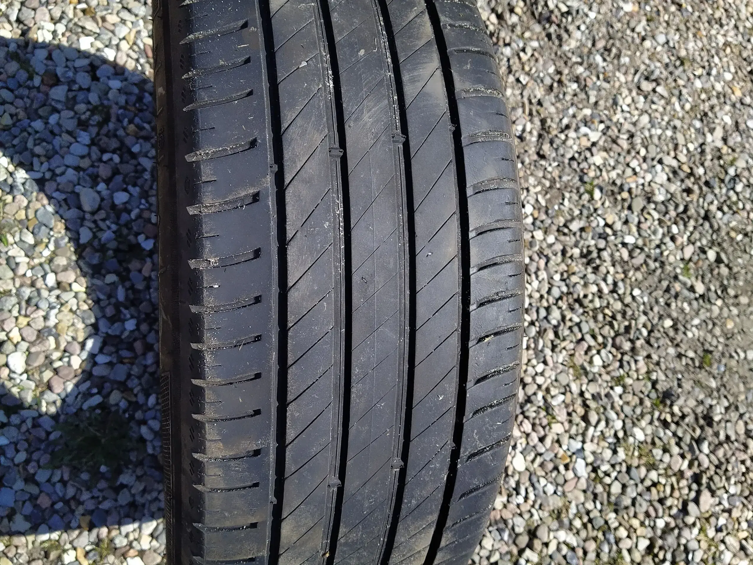 Sommerdæk 215/55 R16