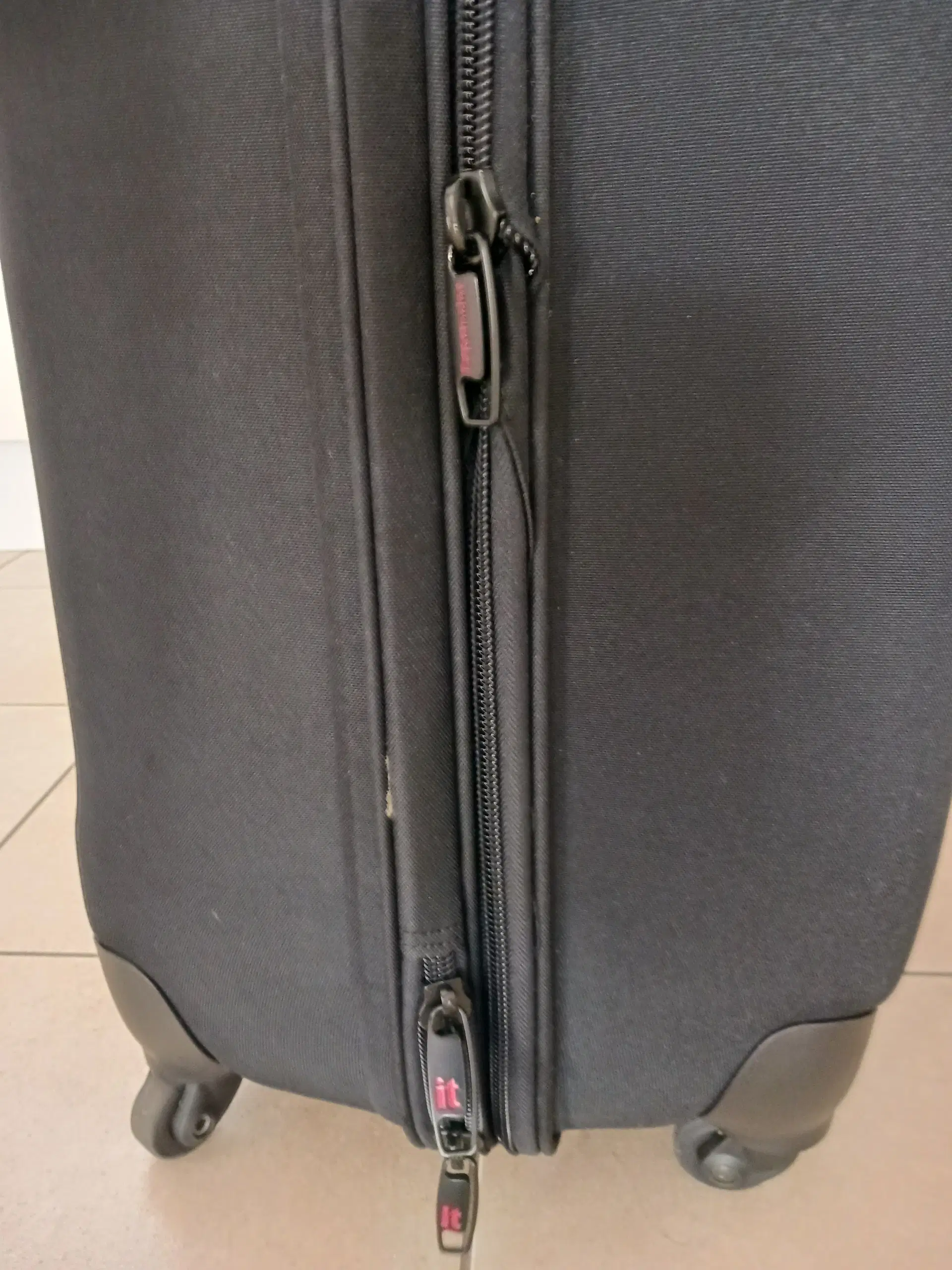 Kuffert IT Luggage