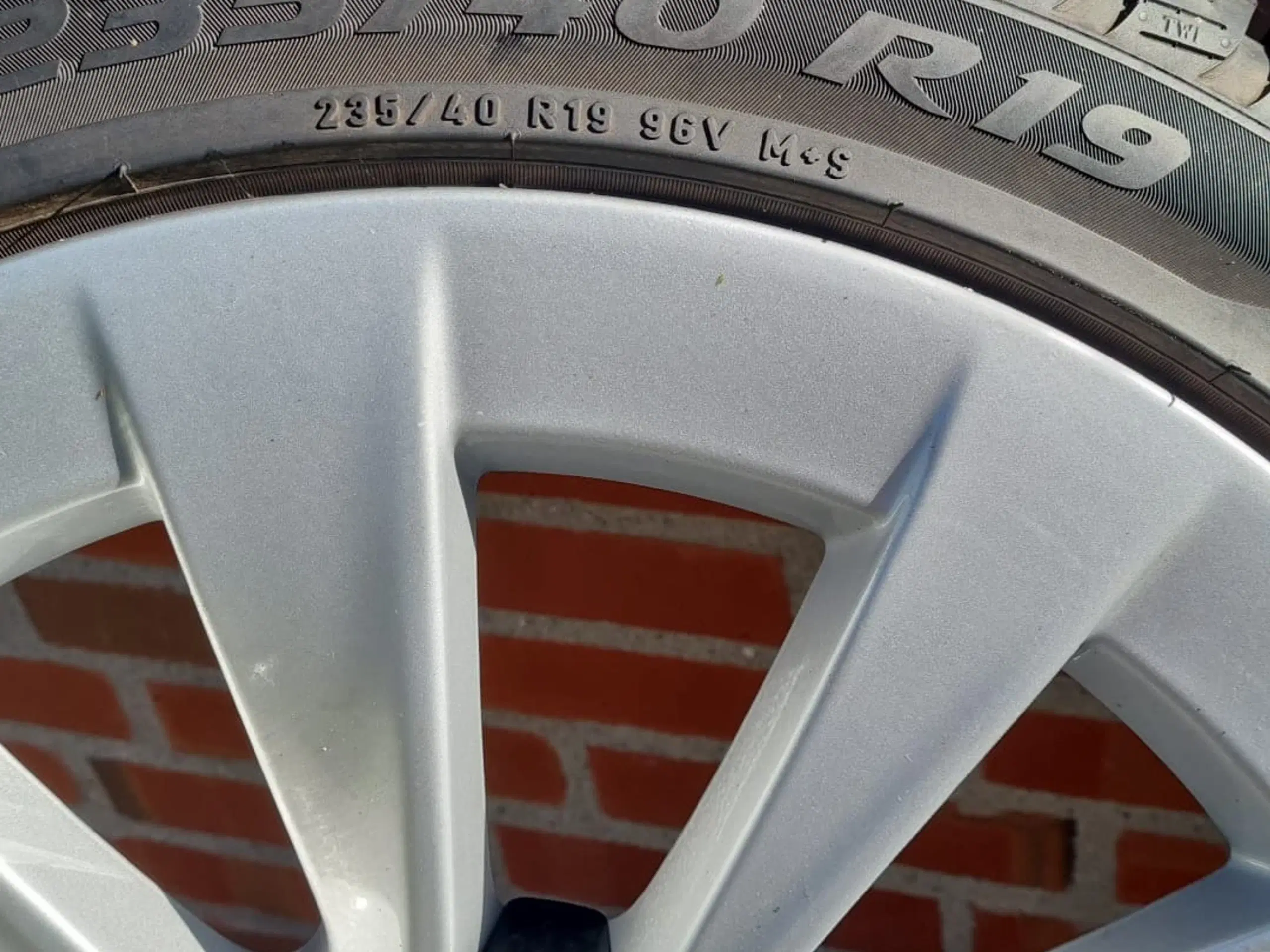 Tesla 3 vinterhjul 19" originale Pirelli