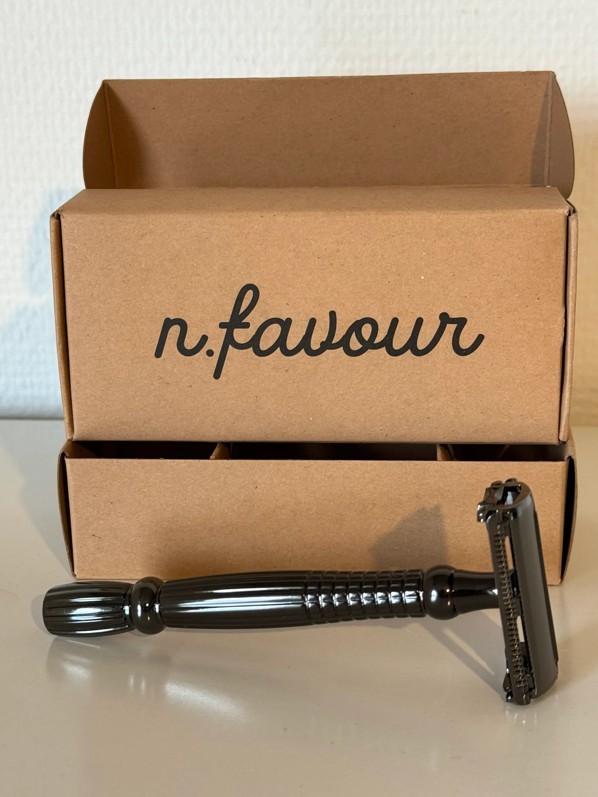 Ny Safety Razor i Sort Chrome