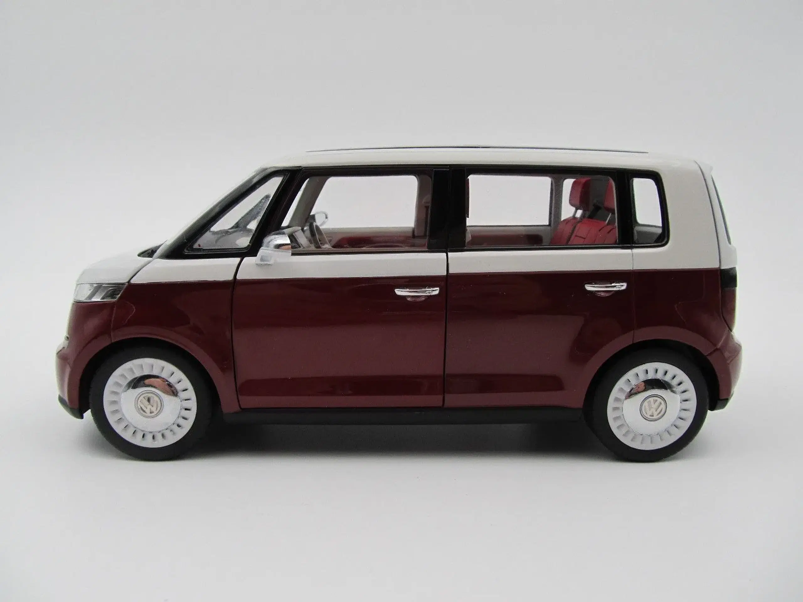 2011 VW Bulli Concept Bus 1:18