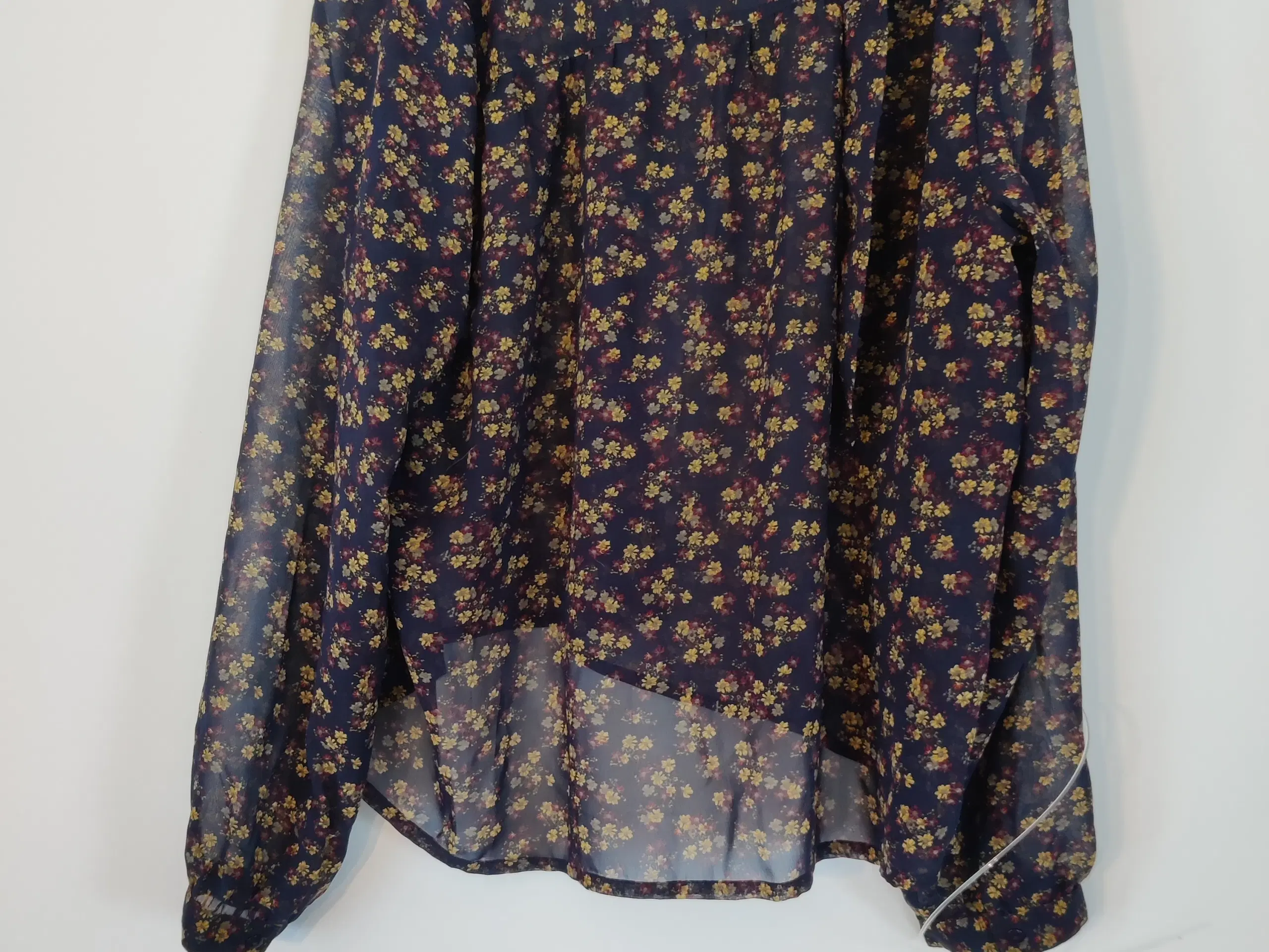 Navy blå bluse med blomster str Xl