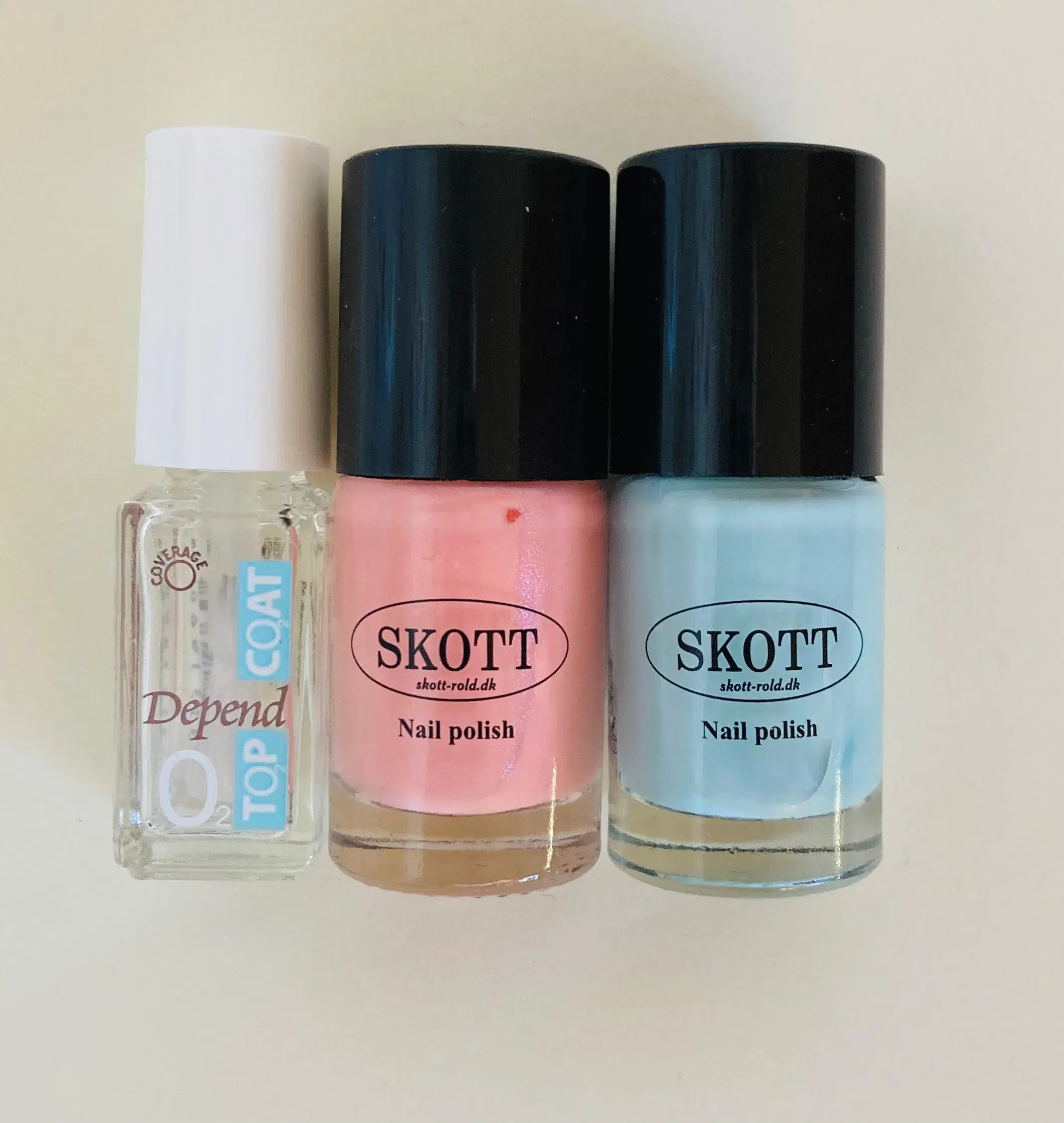 2 stk Skott neglelak og 1 Depend top coat