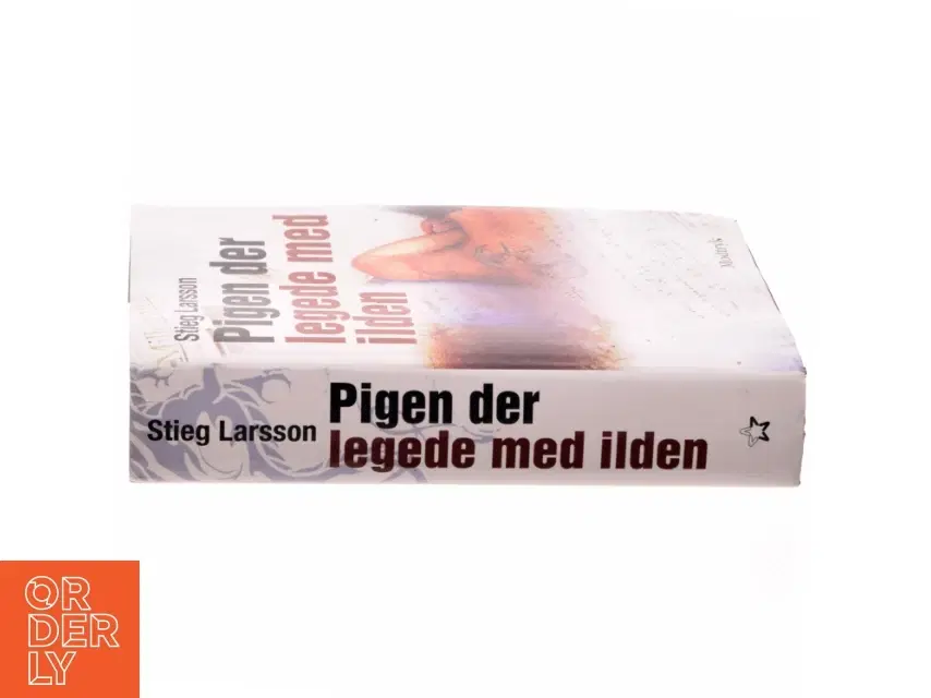 Pigen Der Legede Med Ilden af Stieg Larsson (Bog)