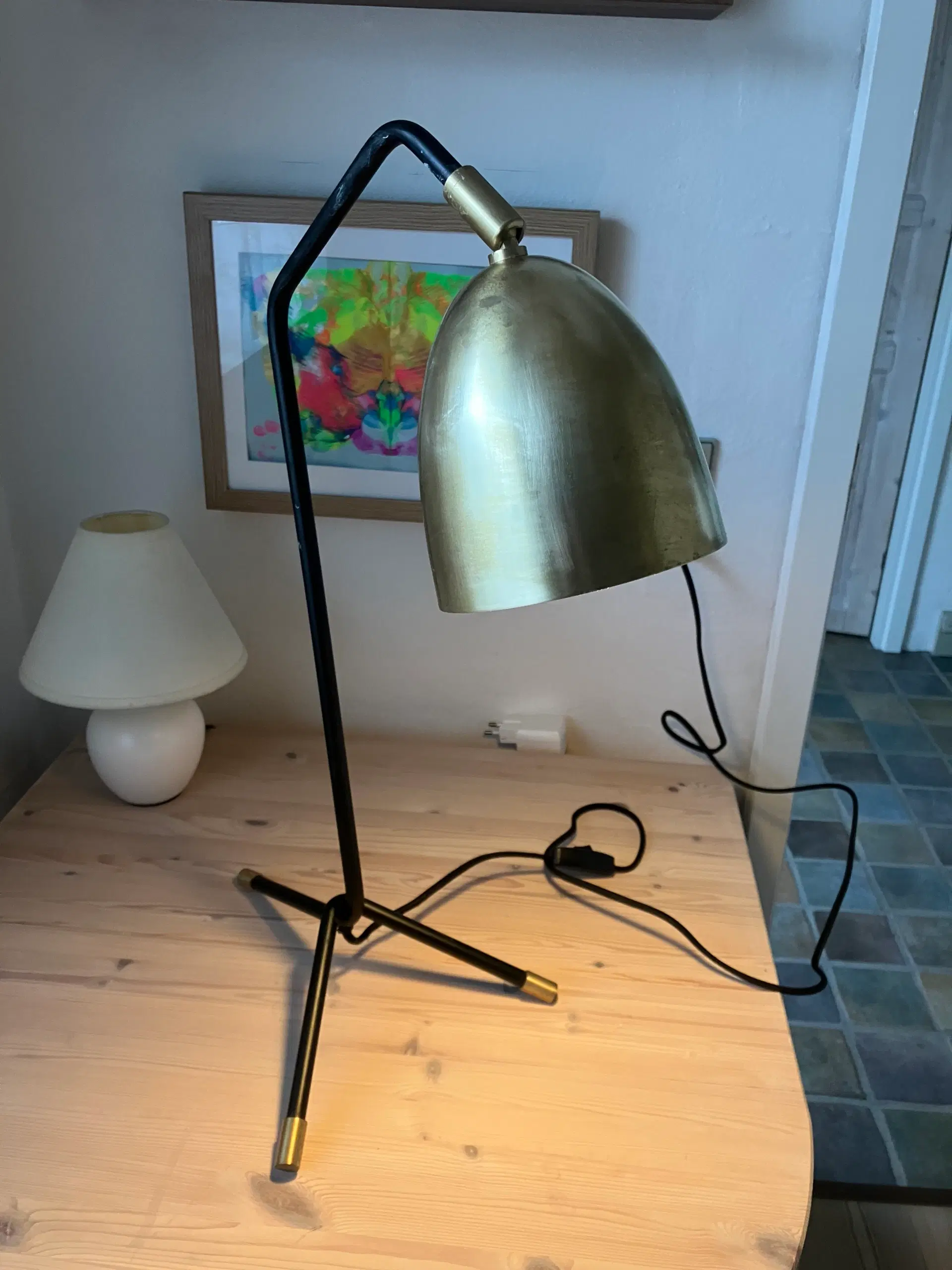 Bordlampe på tre metalben