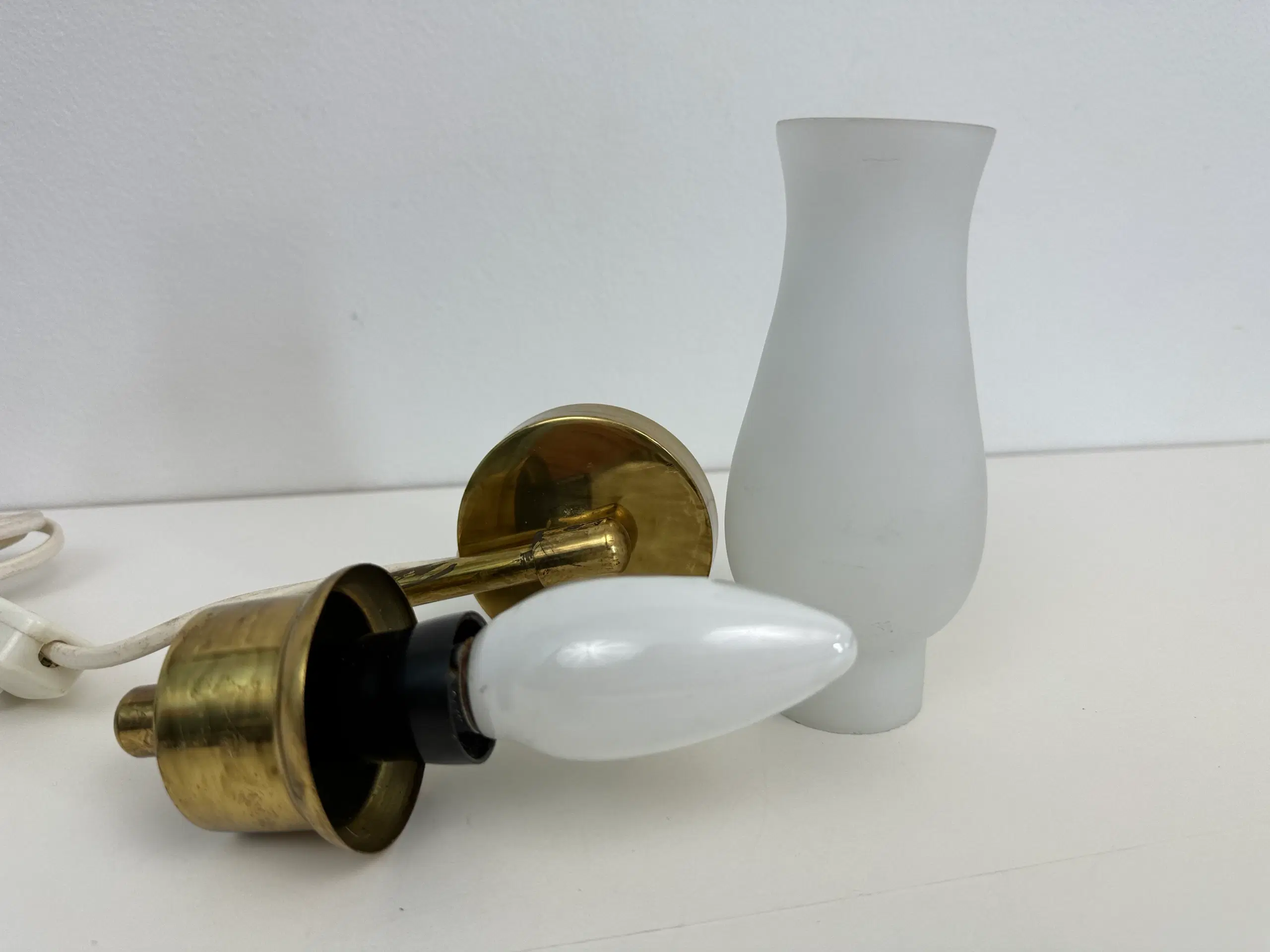 Vintage lampe i messing /opalglas