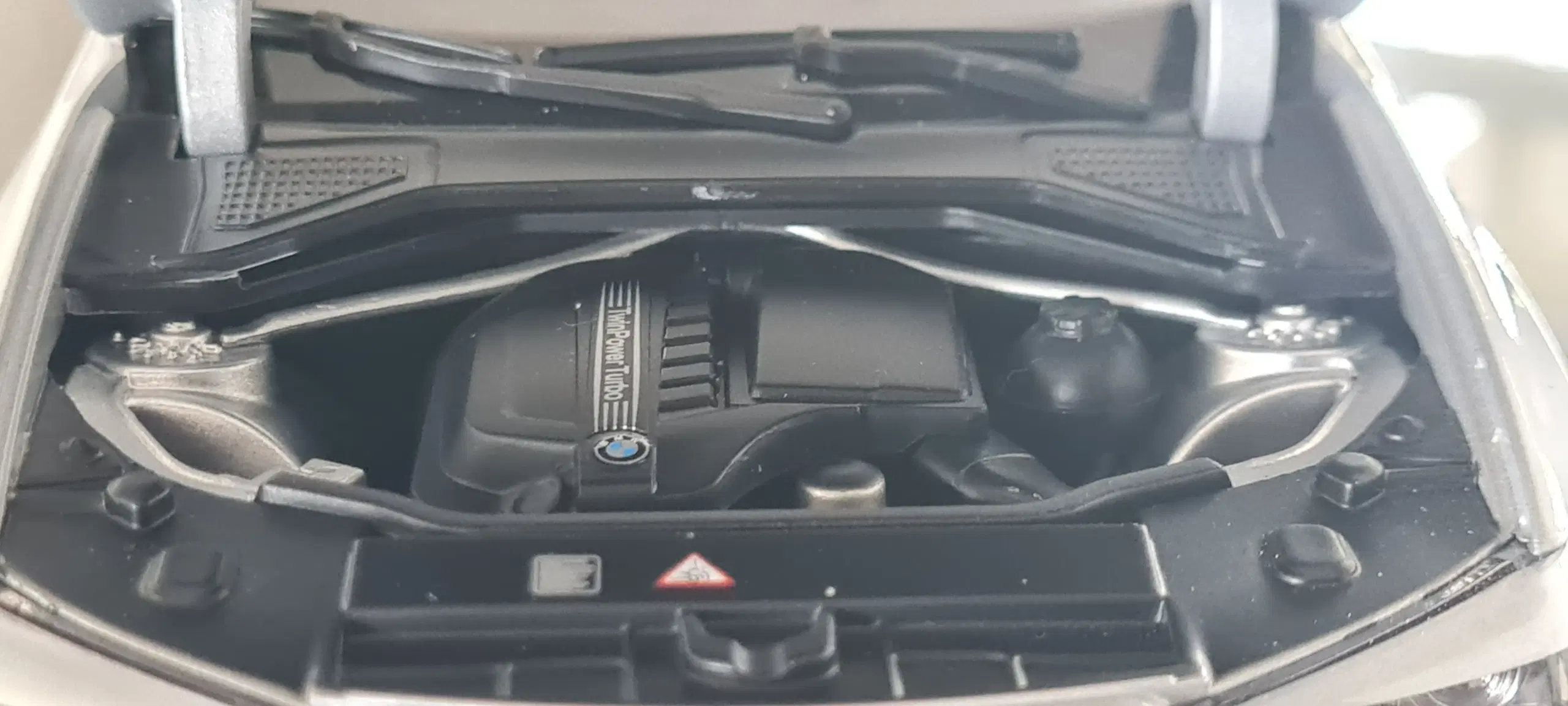 1:18 BMW X4 Glacier Grey