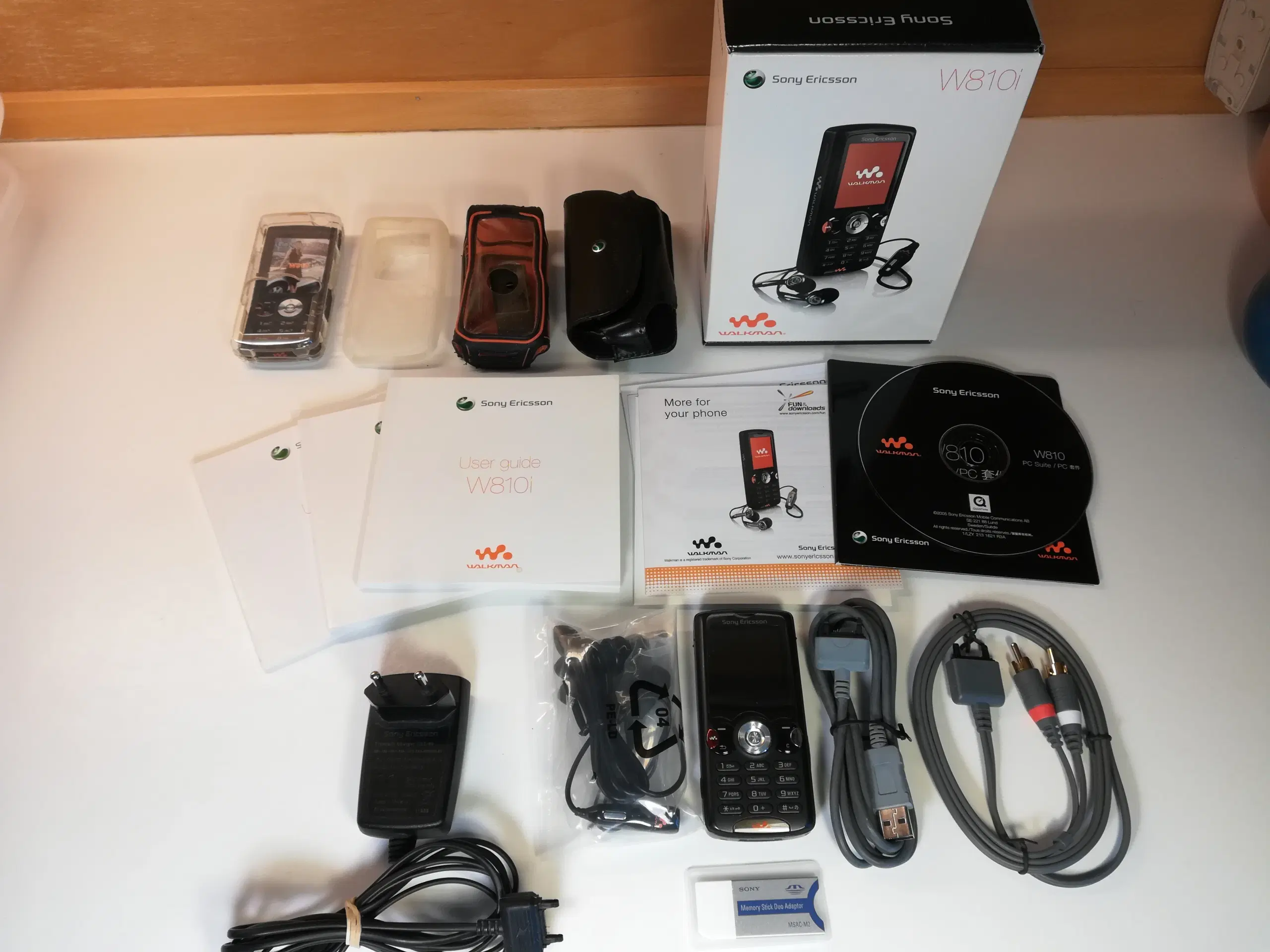 Sony Ericsson W810i walkman/mobiltelefon -velholdt