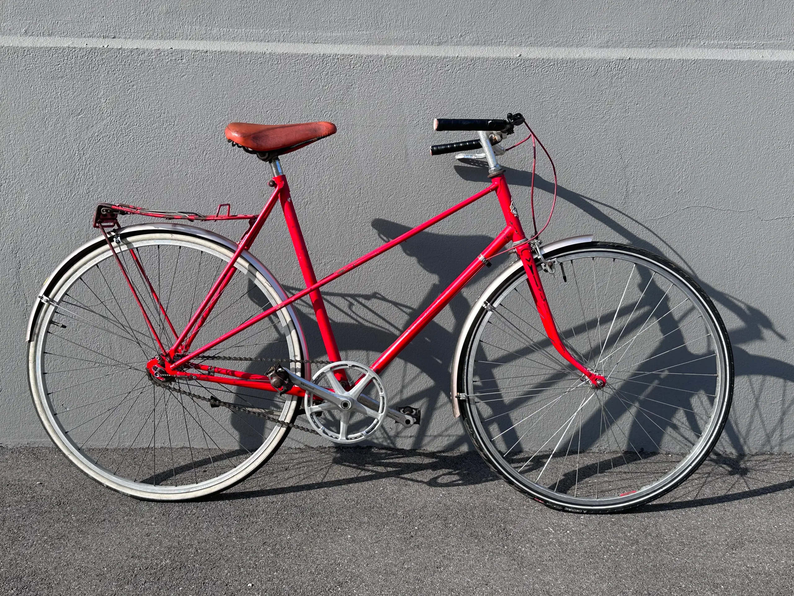 Rød Kingston dame retrocykel