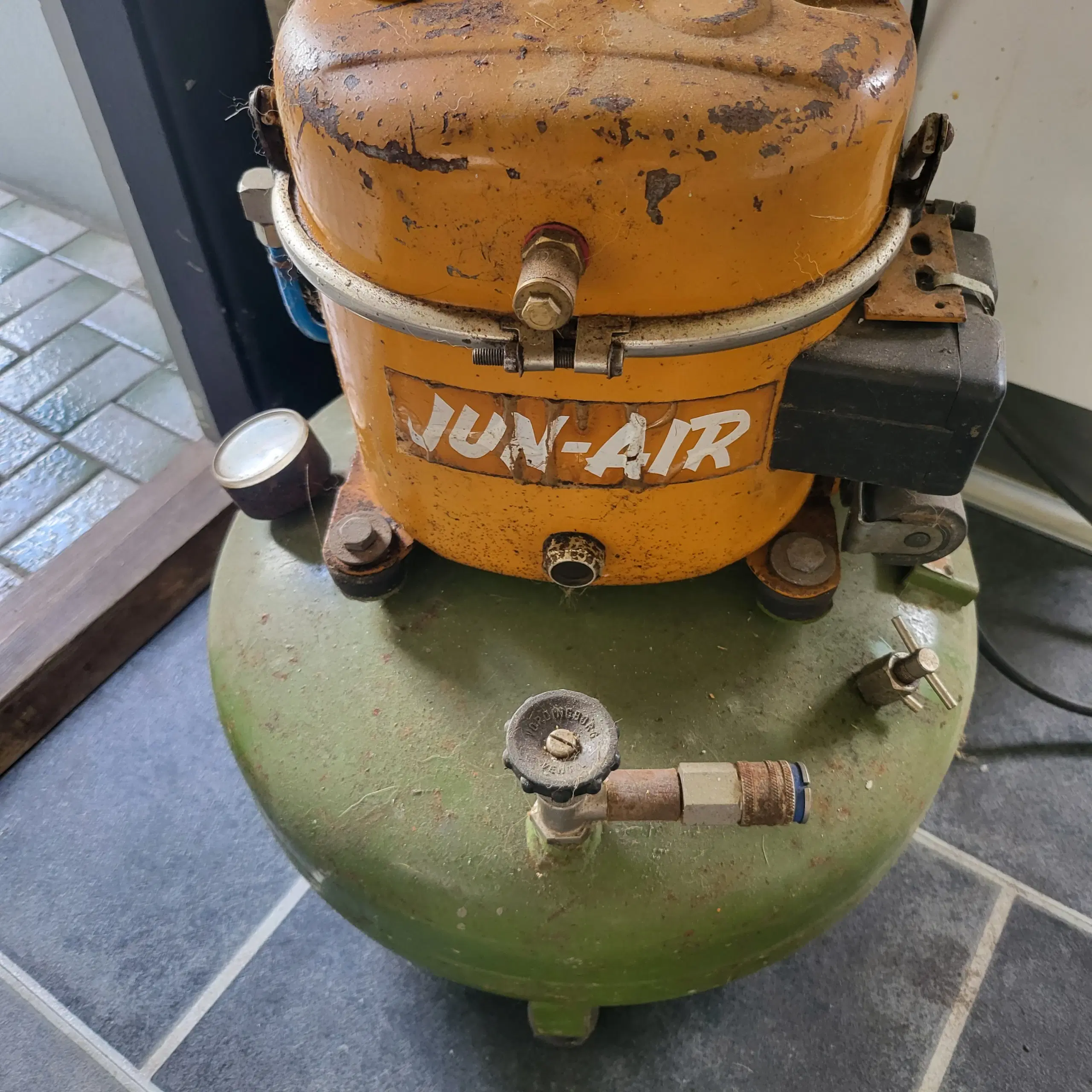 Jun air model 6 kompressor fra år 1976