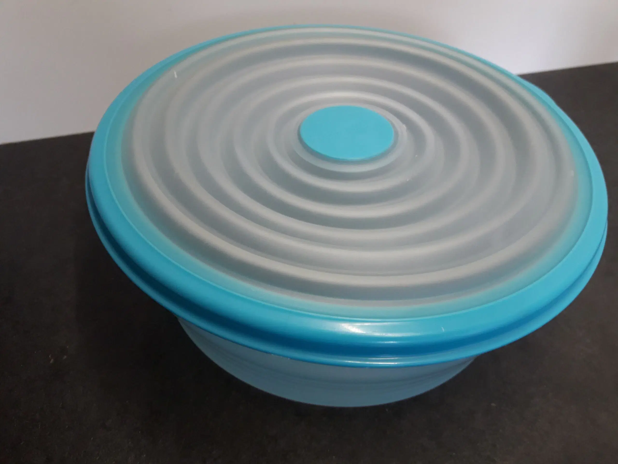 Tupperware skål m låg