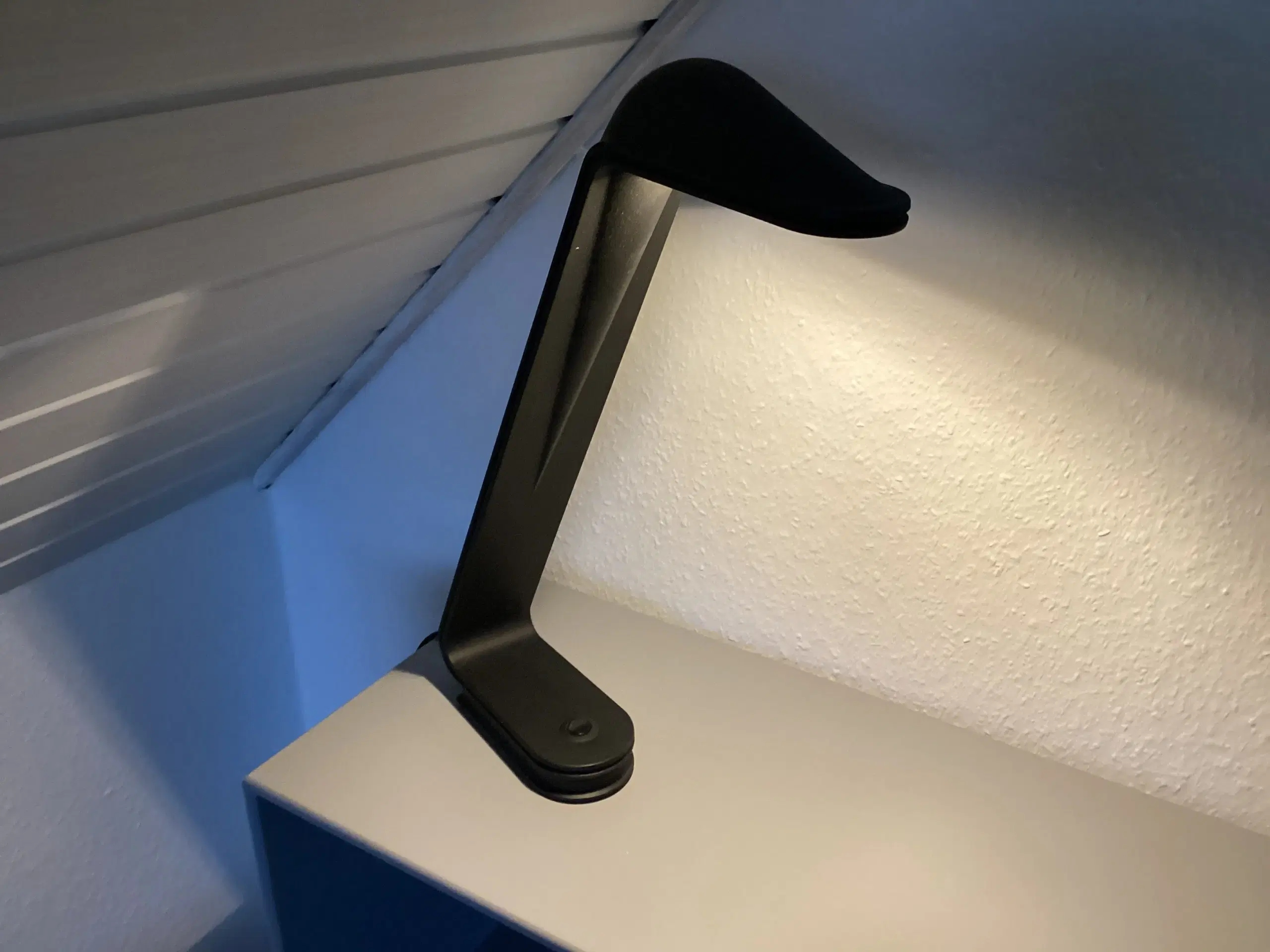 RAPPE LOUIS sort bordlampe fra Louis Poulsen