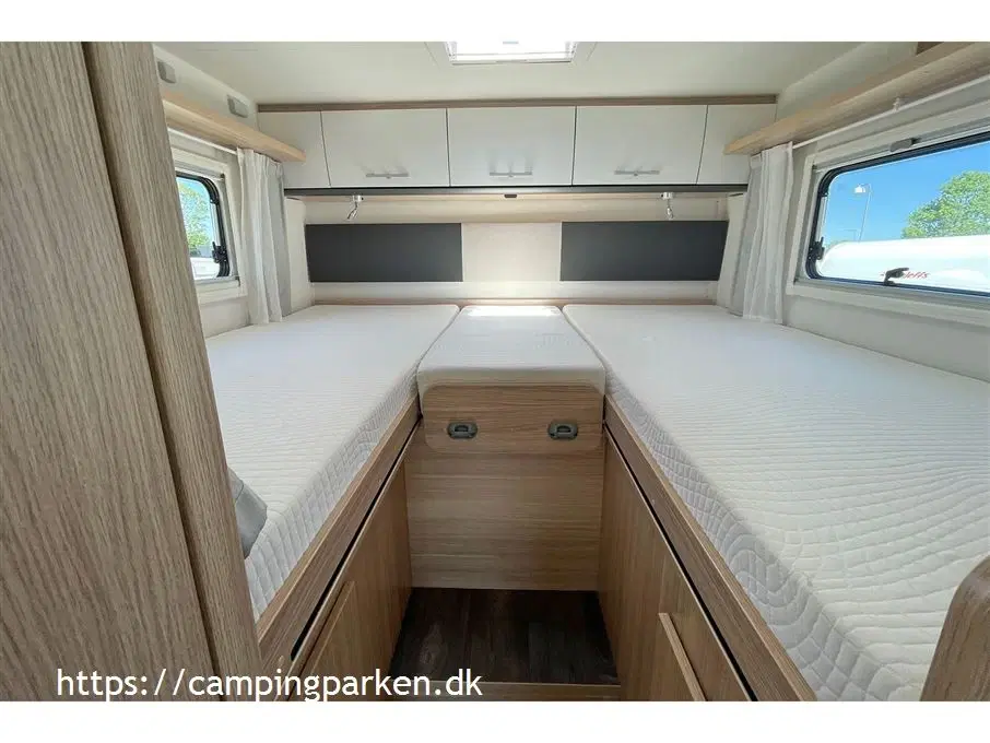 2022 - SunLight I 67S Adventure Edition   Flot helintegreret Sunlight autocamper med det rigtige udstyr