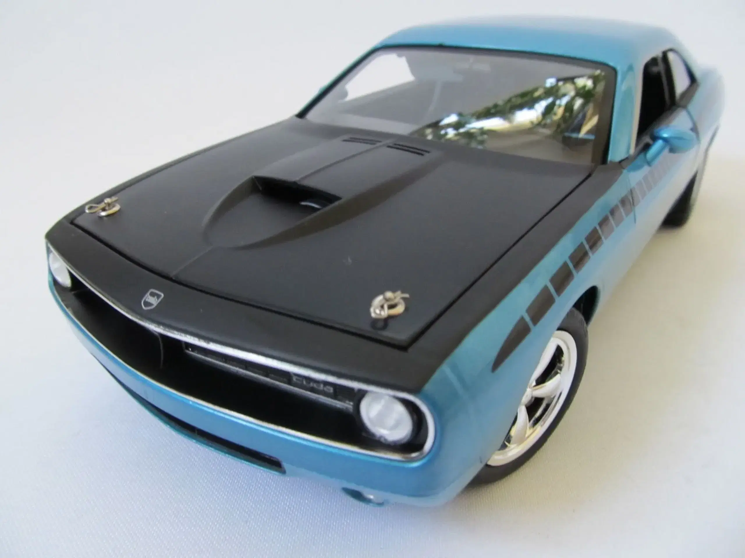 2010 Dodge Challenger SRT- 1:18