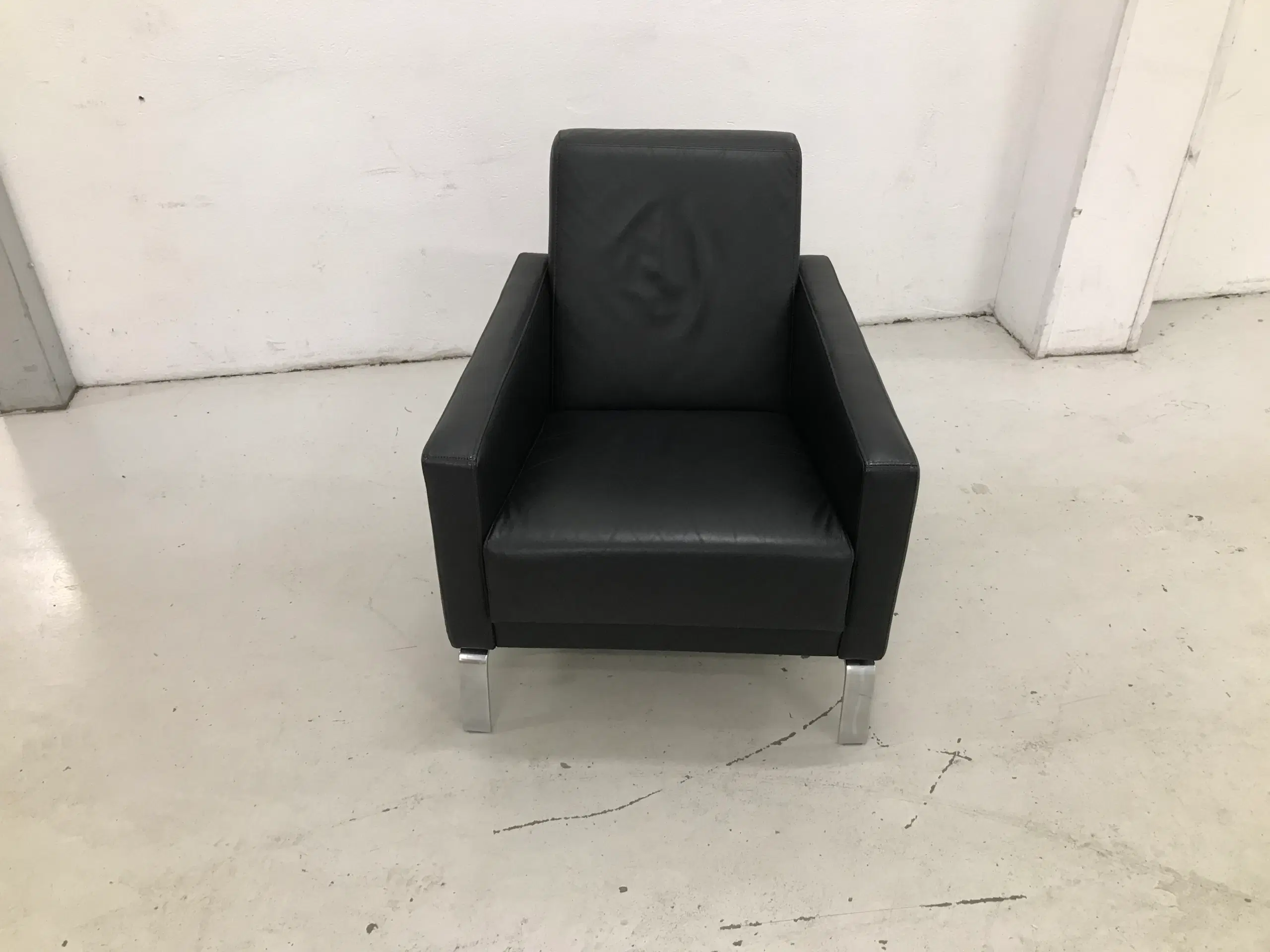Lounge stol fra Boconcept i sort anilin læder