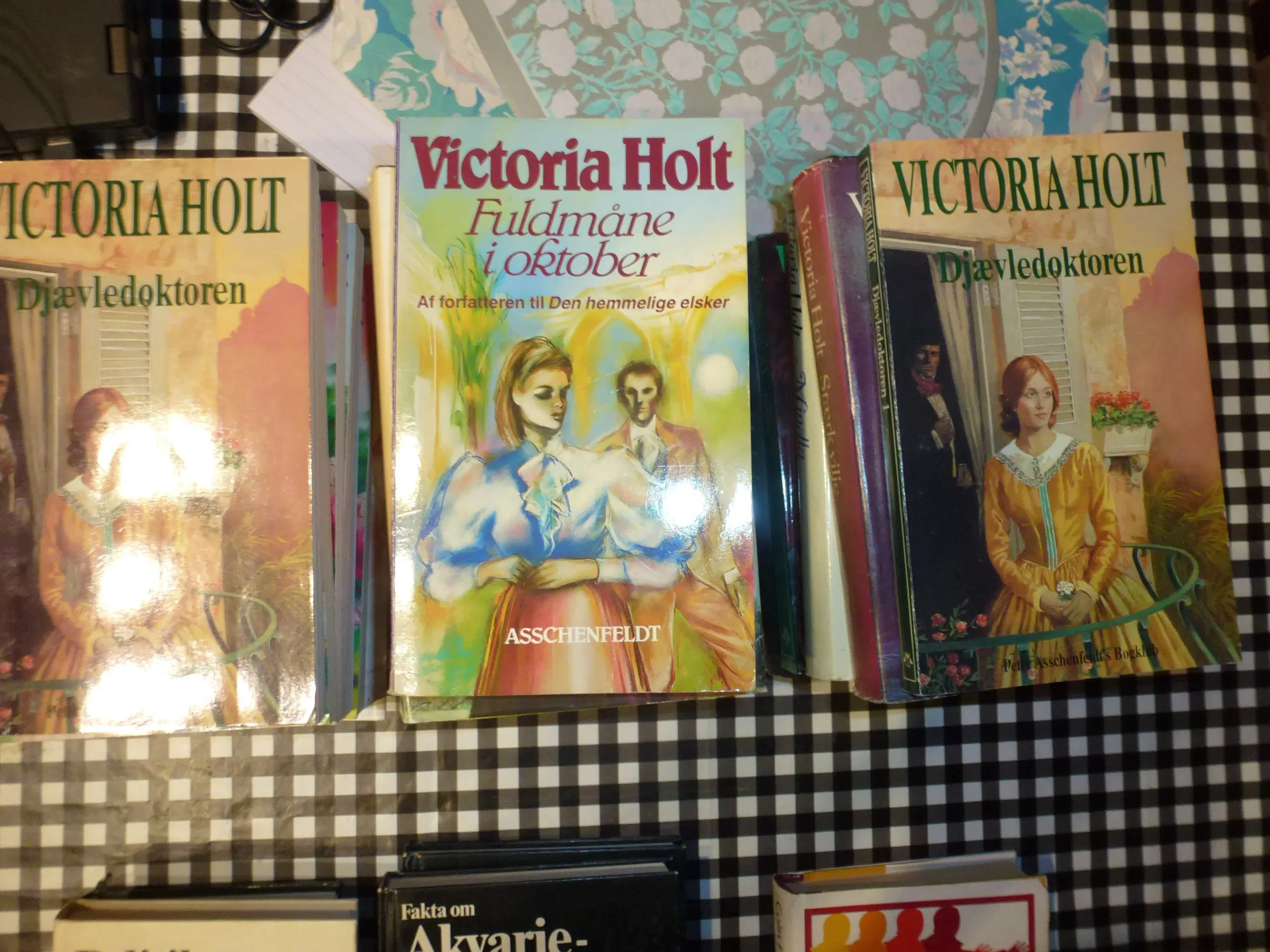 Bøger af  Victoria Holt 21 bøger  og akvarier bøge