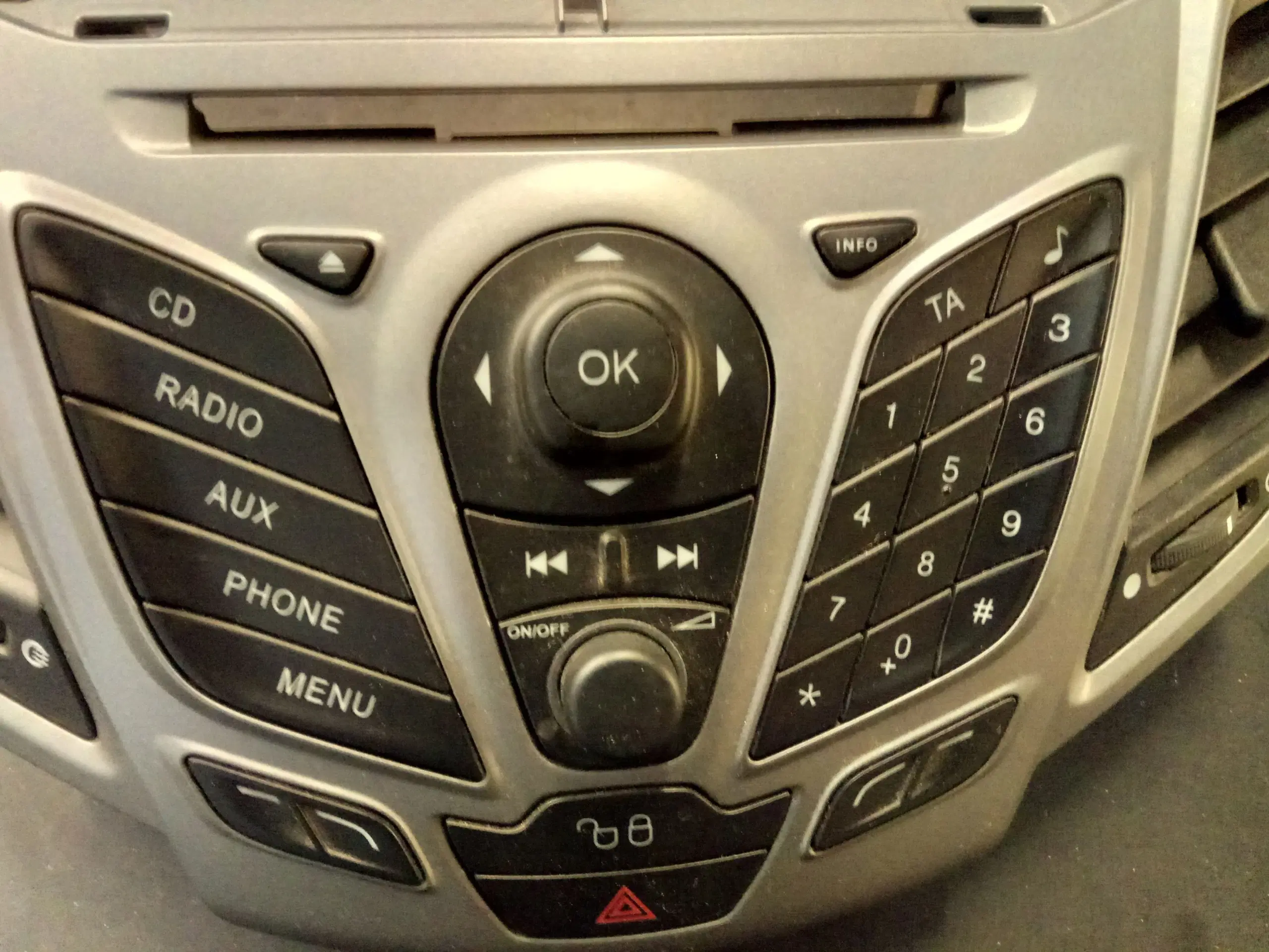 Ford Fiesta Radio betjeningspanel / frontramme