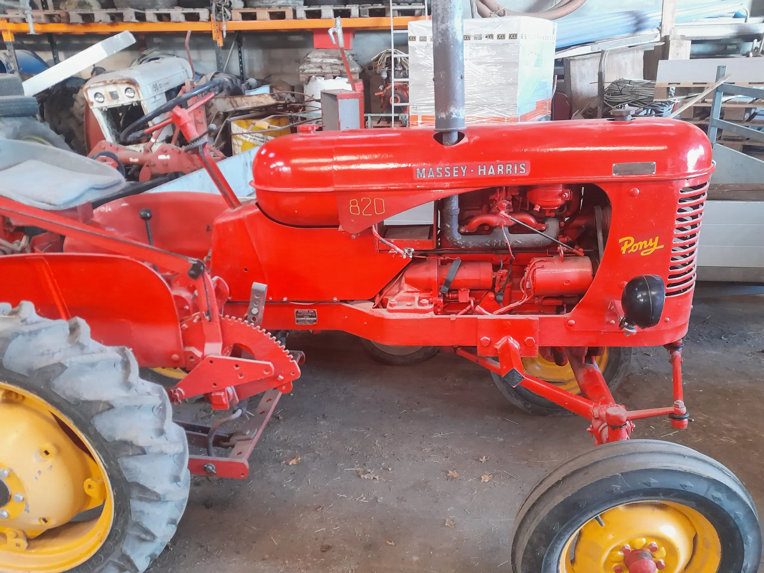 Massey Harris 820