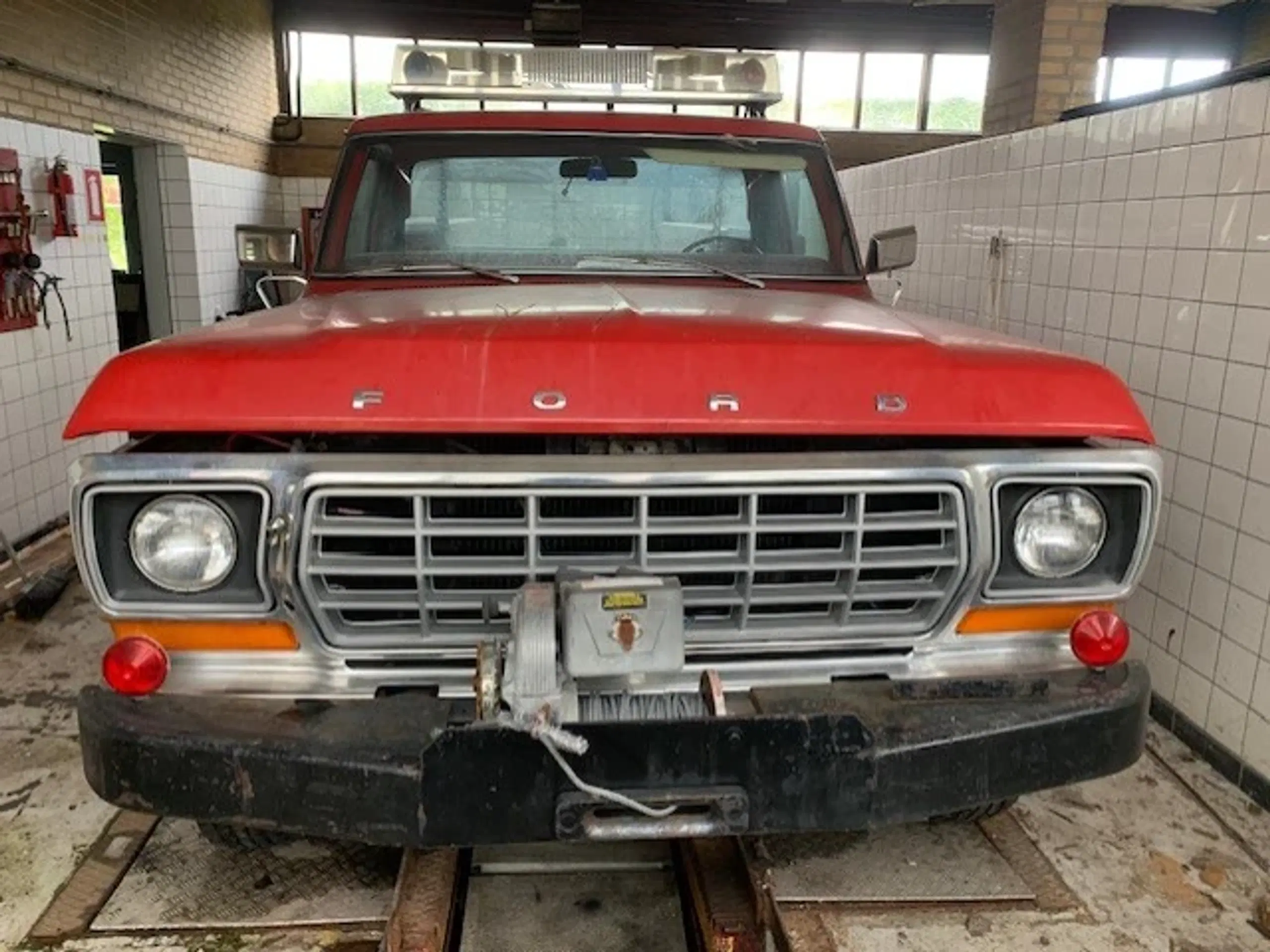 Original firetruck - Ford F250 Custom