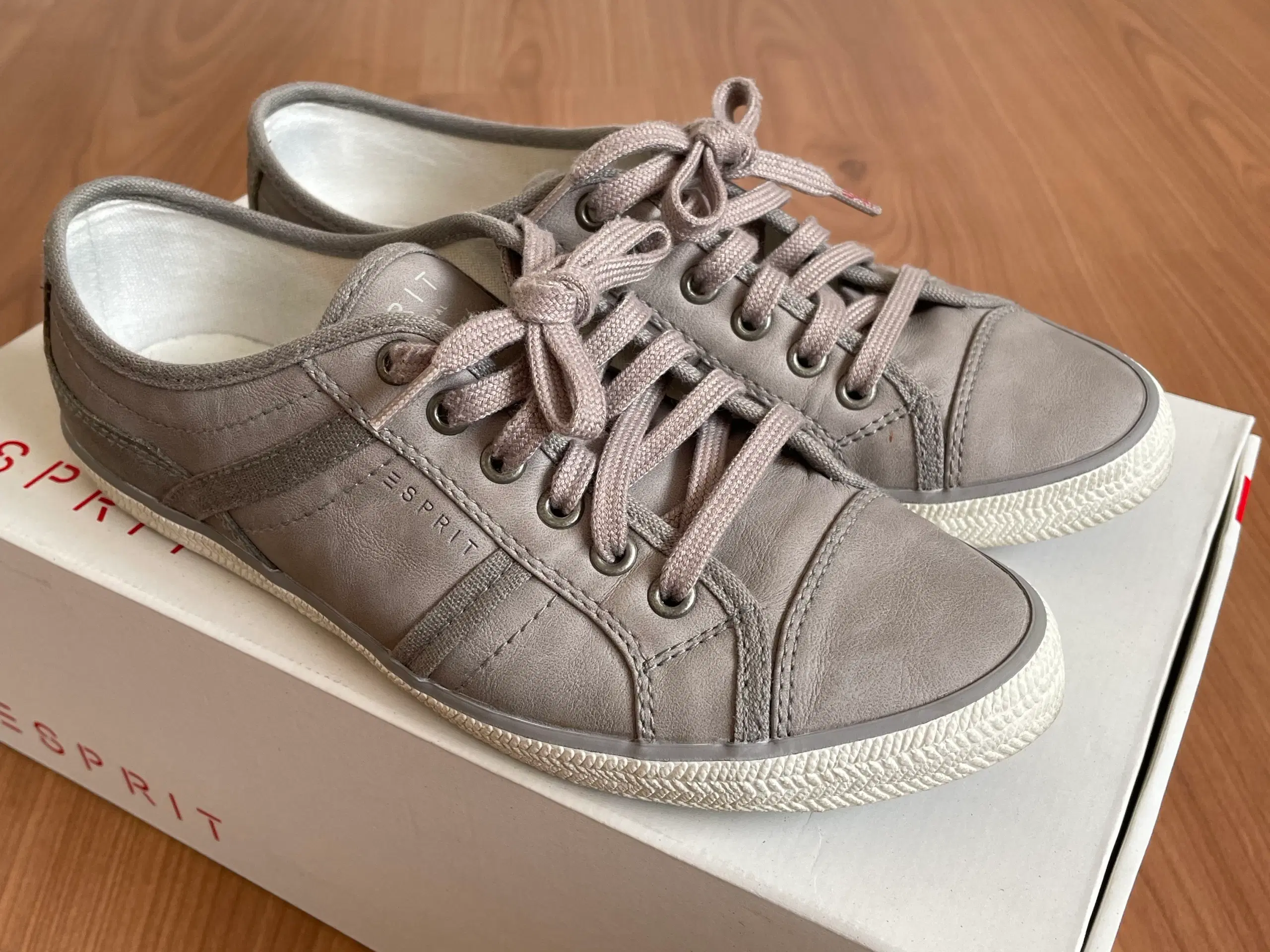 ESPRIT Sneakers Beige str 37