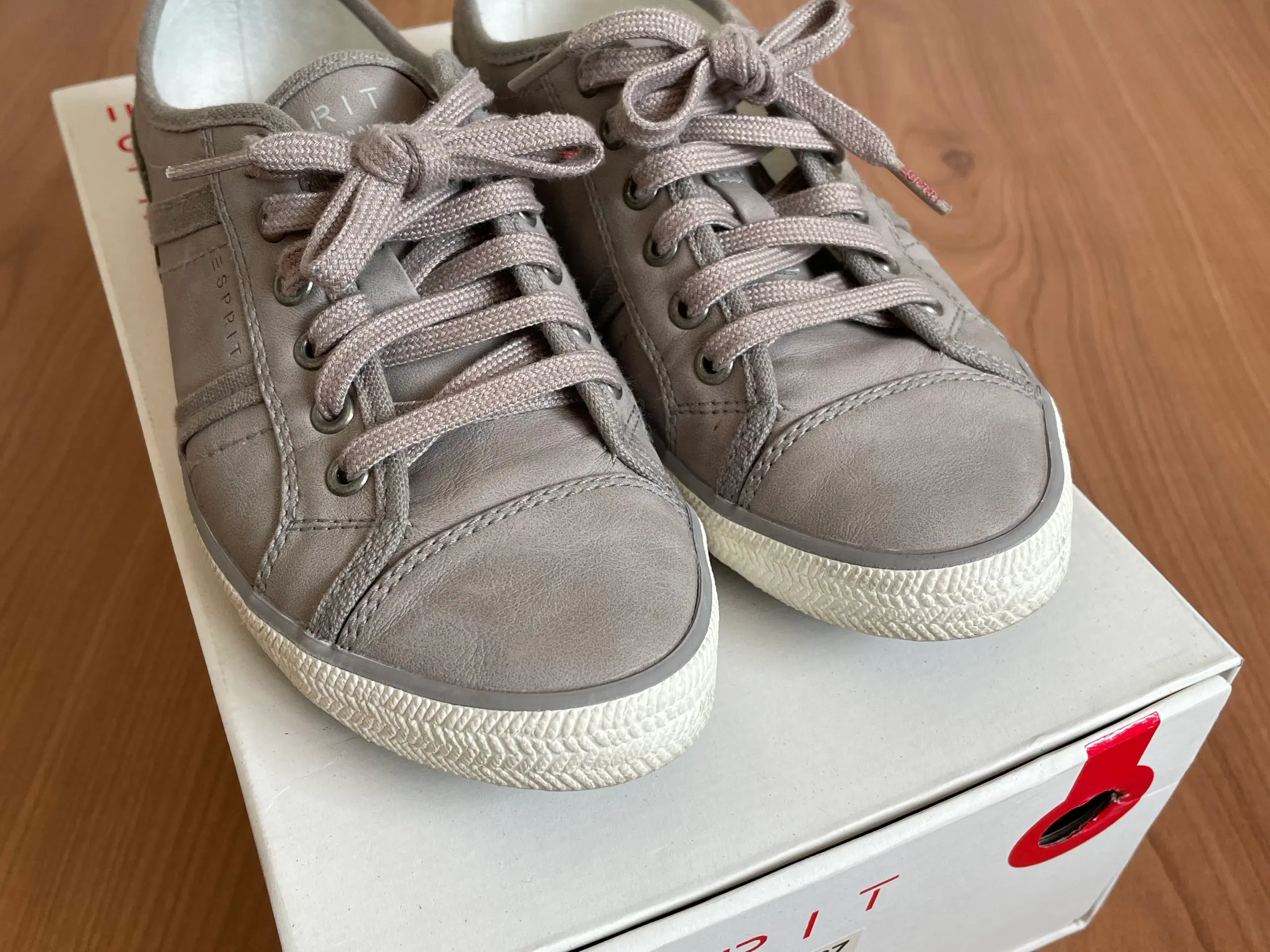 ESPRIT Sneakers Beige str 37