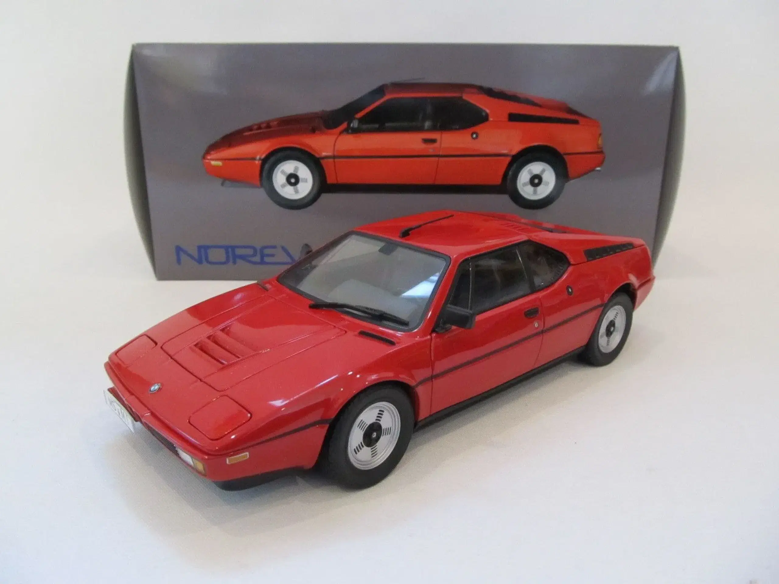 1978 BMW M1 - 1:18  Farve: Rød