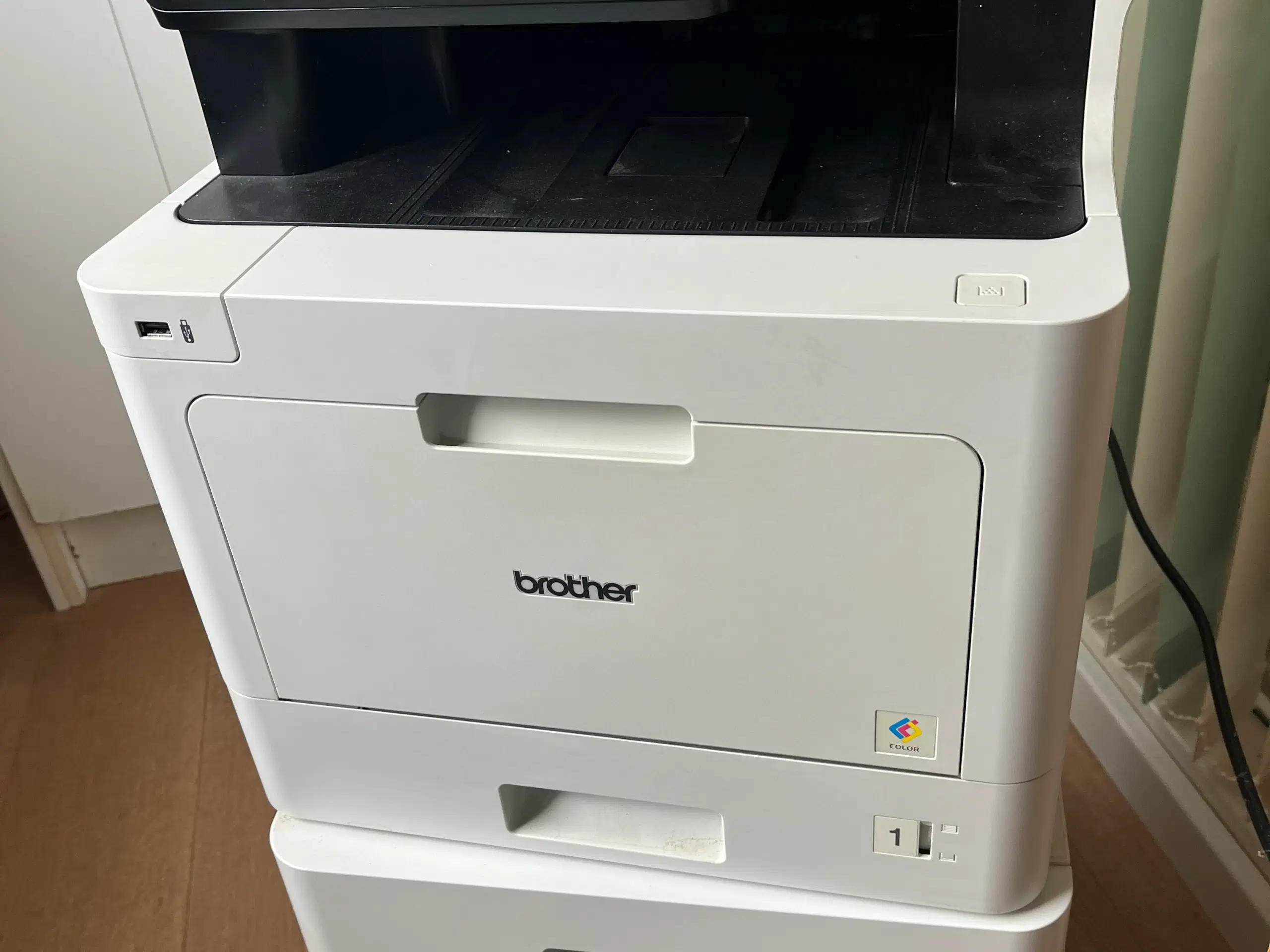 A4 farve laserprinter og scanner