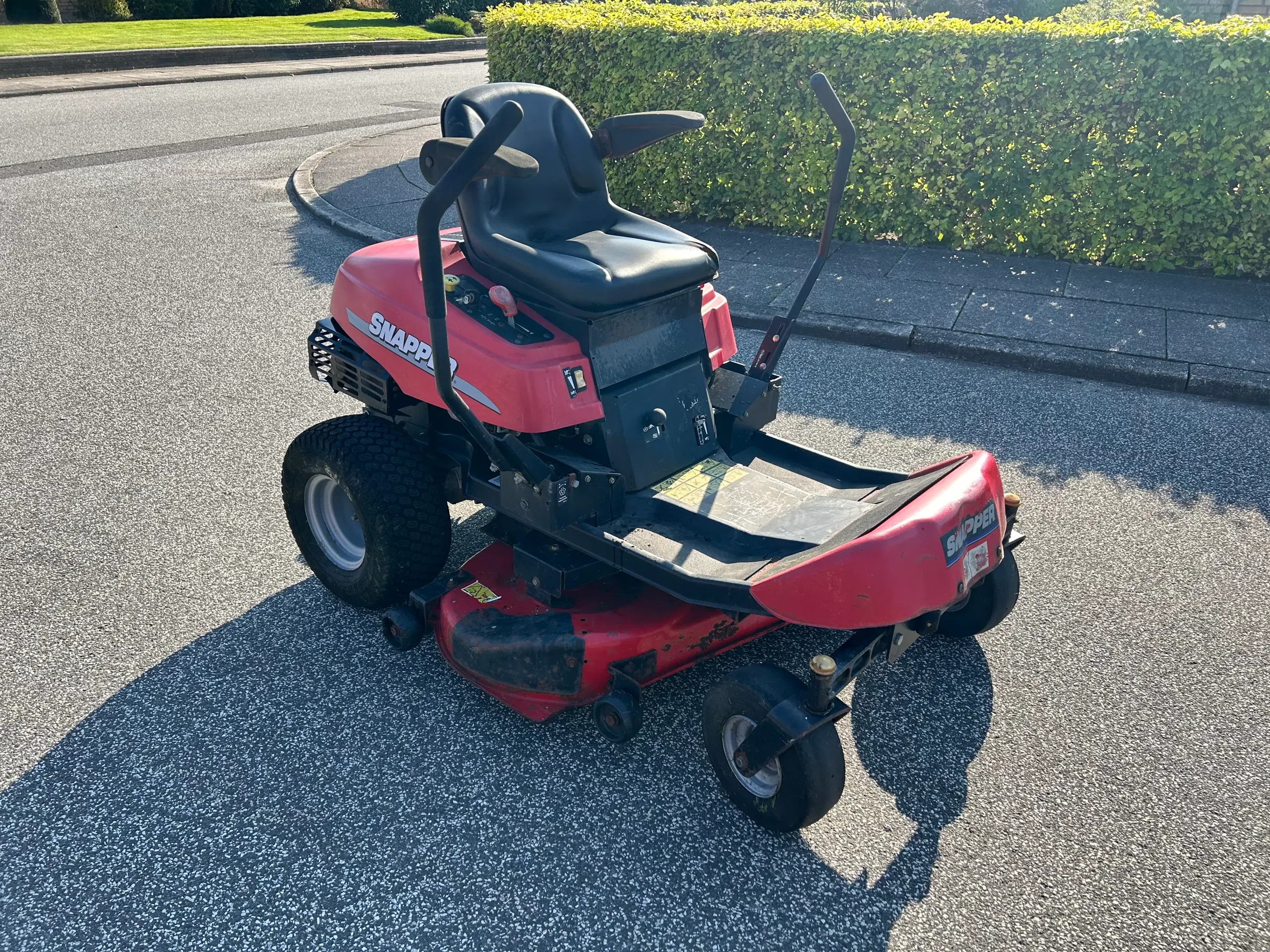 SNAPPER RIDER U-TURN MOWER 42"