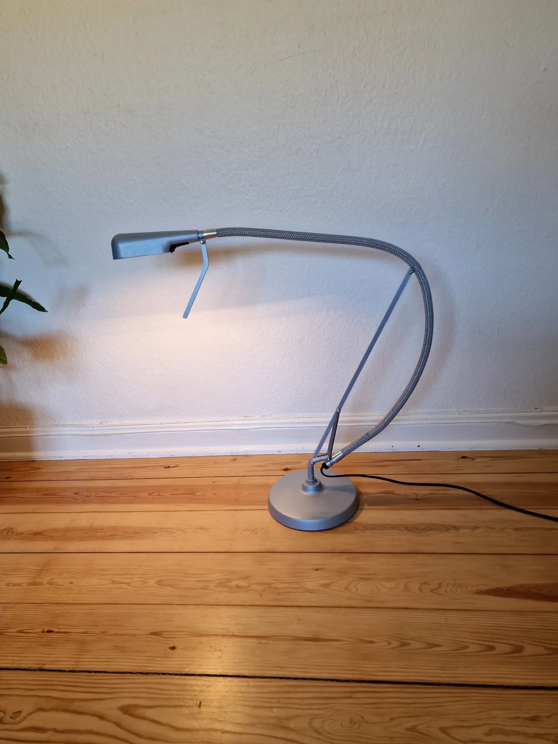 Skøn Luxo Arketto bordlampe