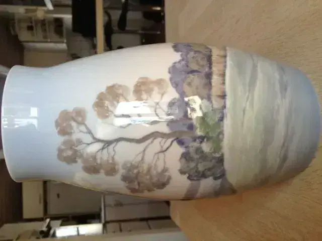 B & G vase