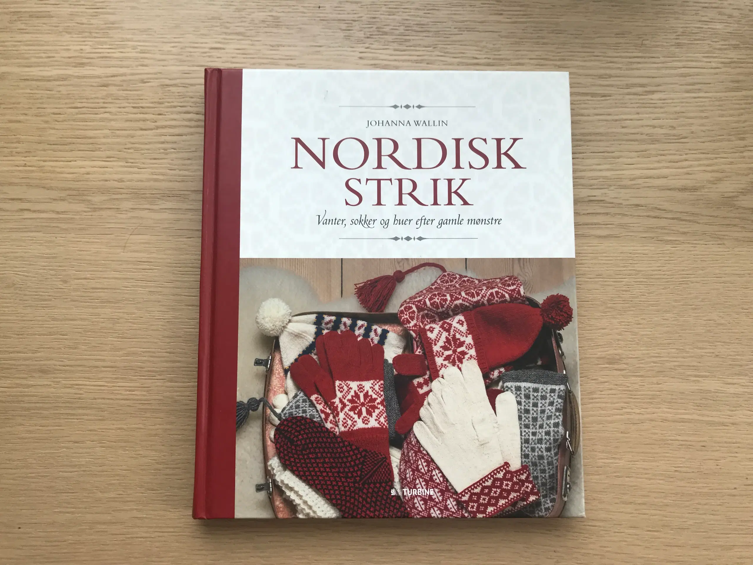 Nordisk Strik  af Johanna Wallin